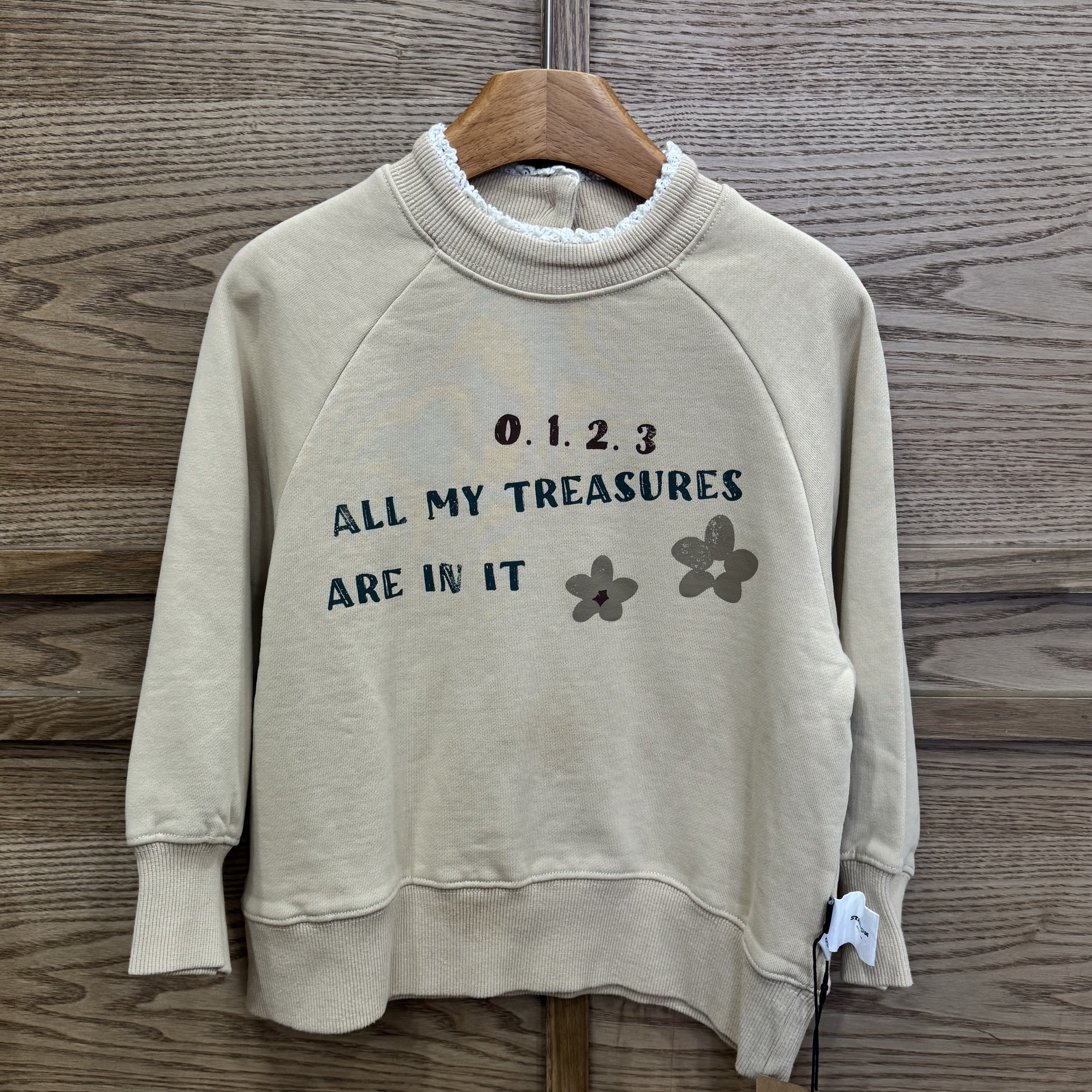 A04106設計師品牌領口造型花花上衣