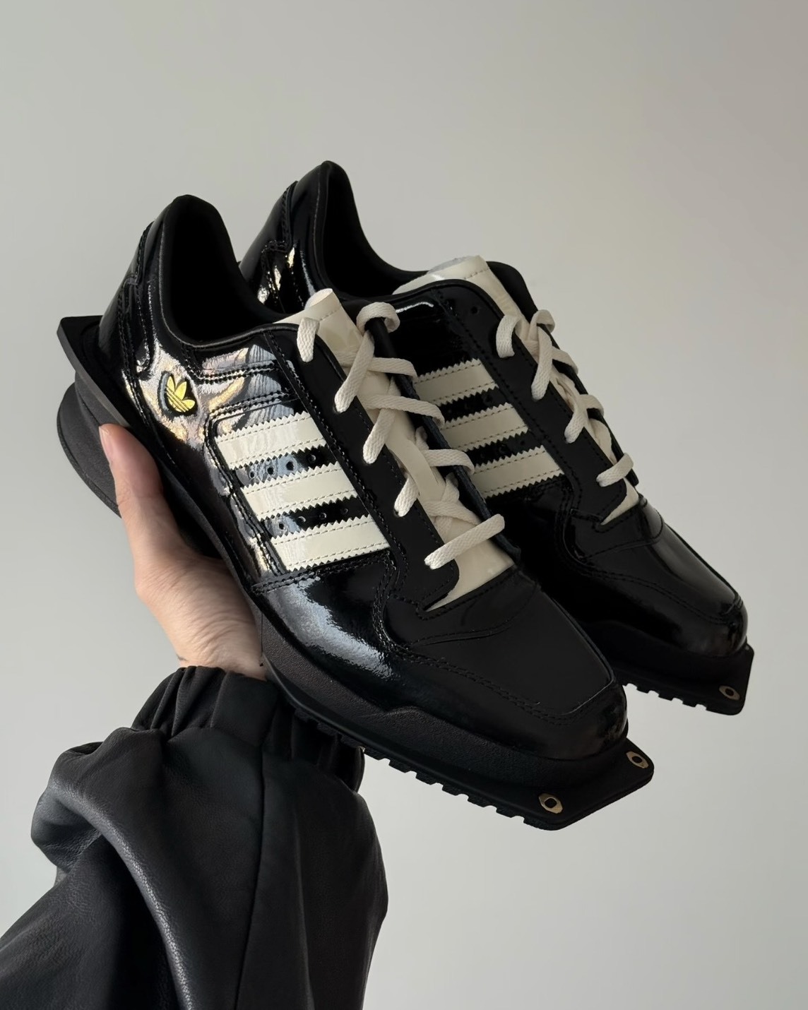 <實在太帥>Adidas Originals Forum Cblack Crewht Goldmt 亮面皮革 方頭 皮鞋