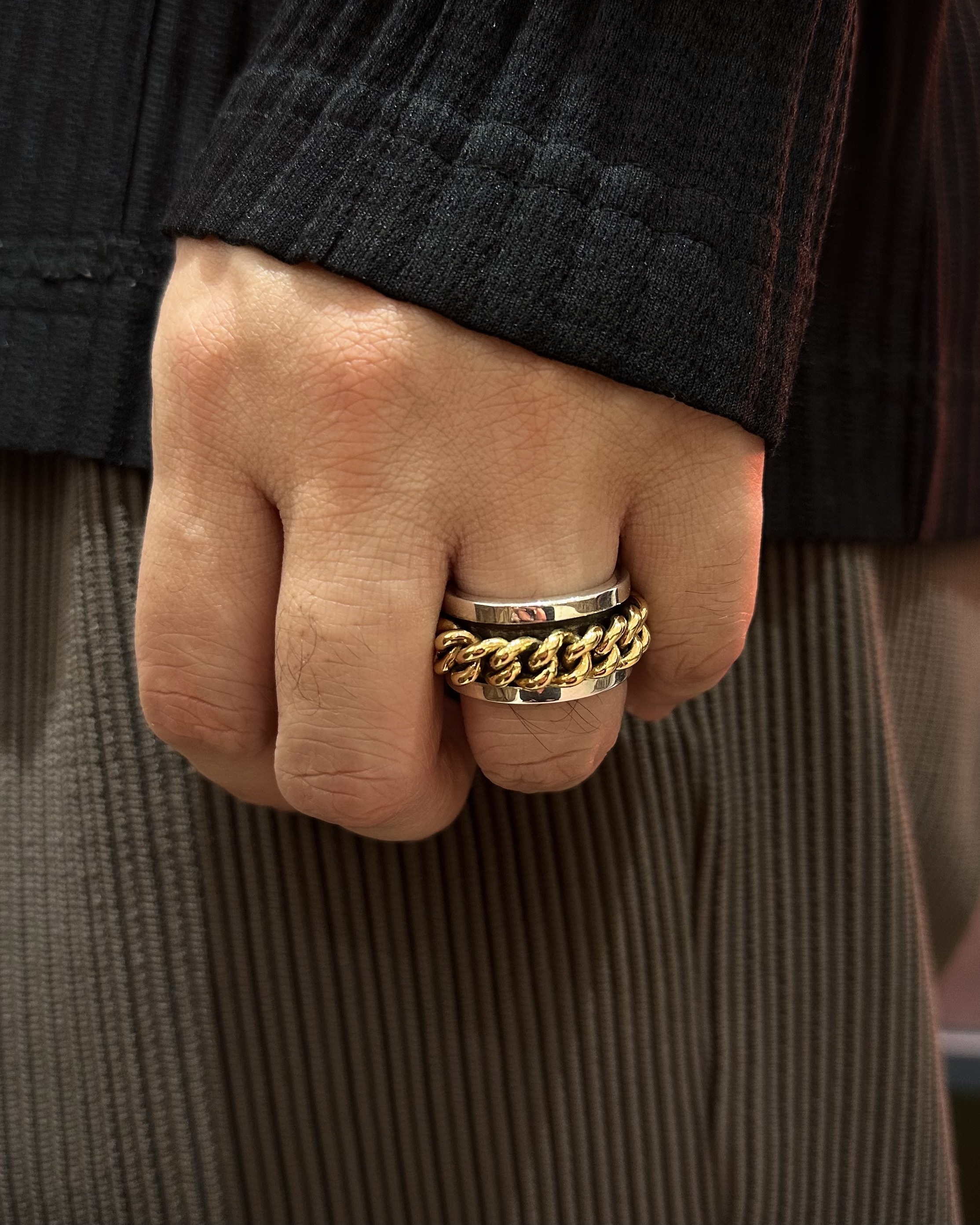 Two Toned 22k Curb Chain Spin Ring US9