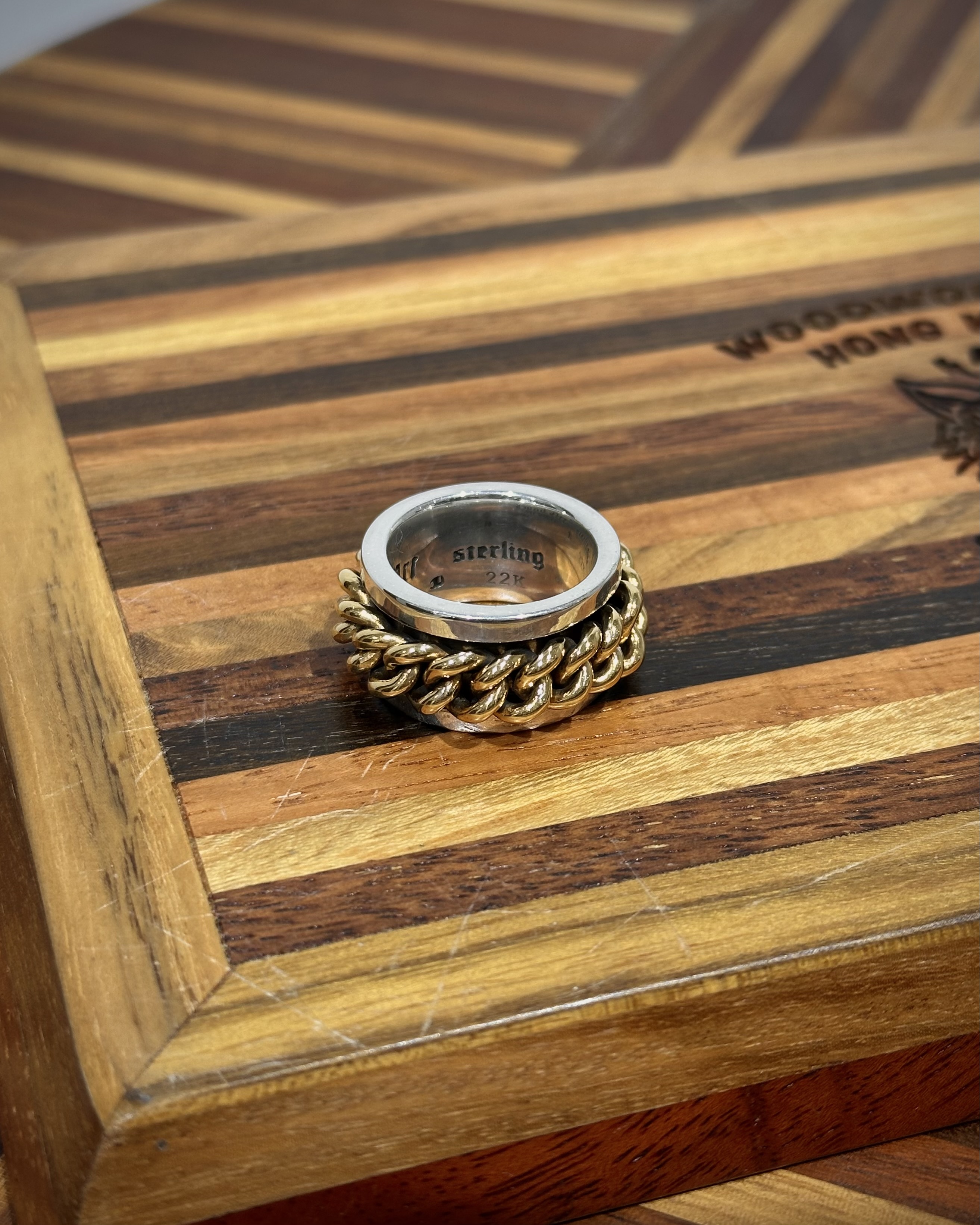 Two Toned 22k Curb Chain Spin Ring US9