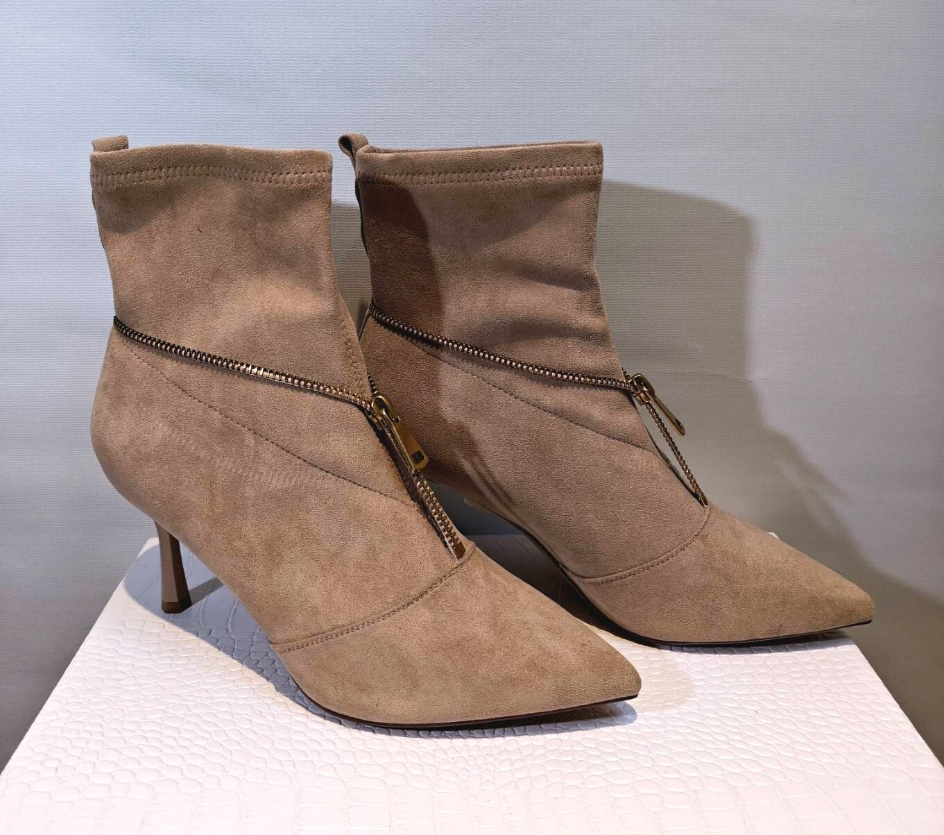 法式時髦麂皮絨斜拉鍊尖頭中筒靴 39碼 (S56)