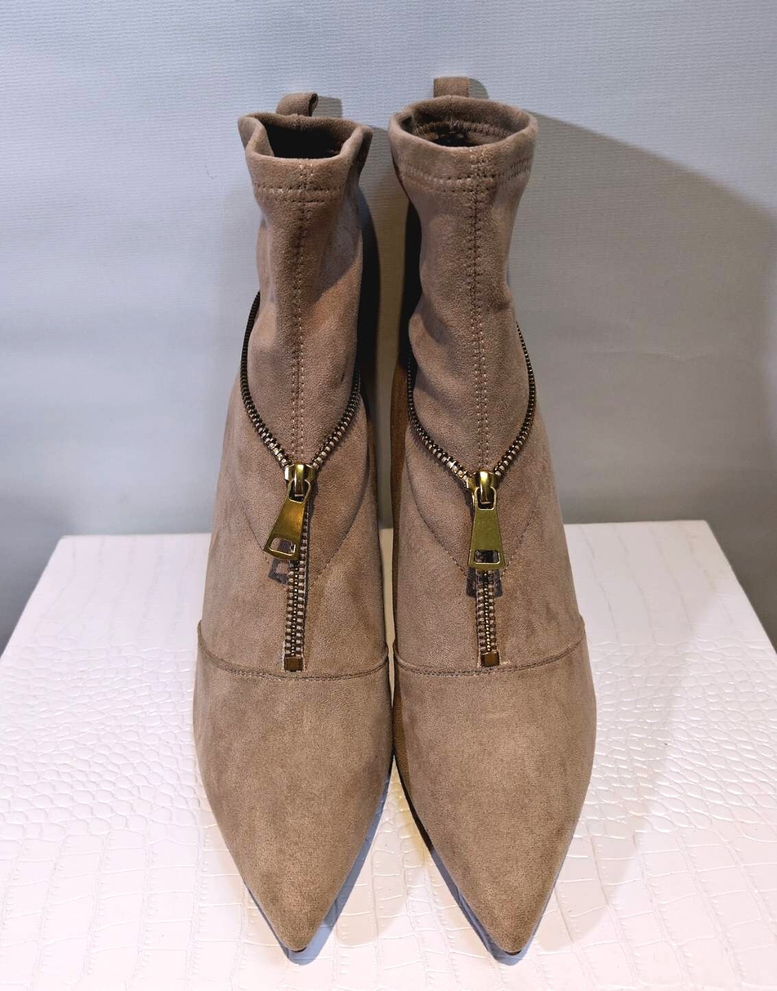 法式時髦麂皮絨斜拉鍊尖頭中筒靴 39碼 (S56)