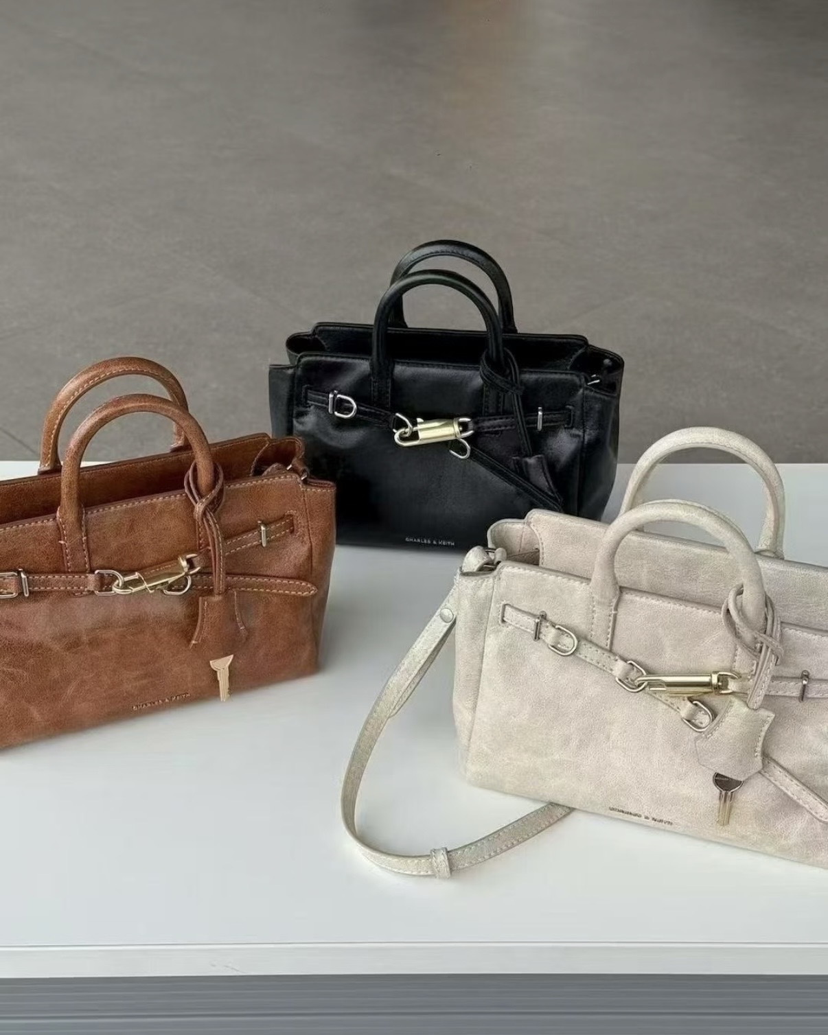 Charles & Keith 小CK 老錢風 手提包 單肩包 側背包 通勤包 鎖扣包 大容量 / 預購