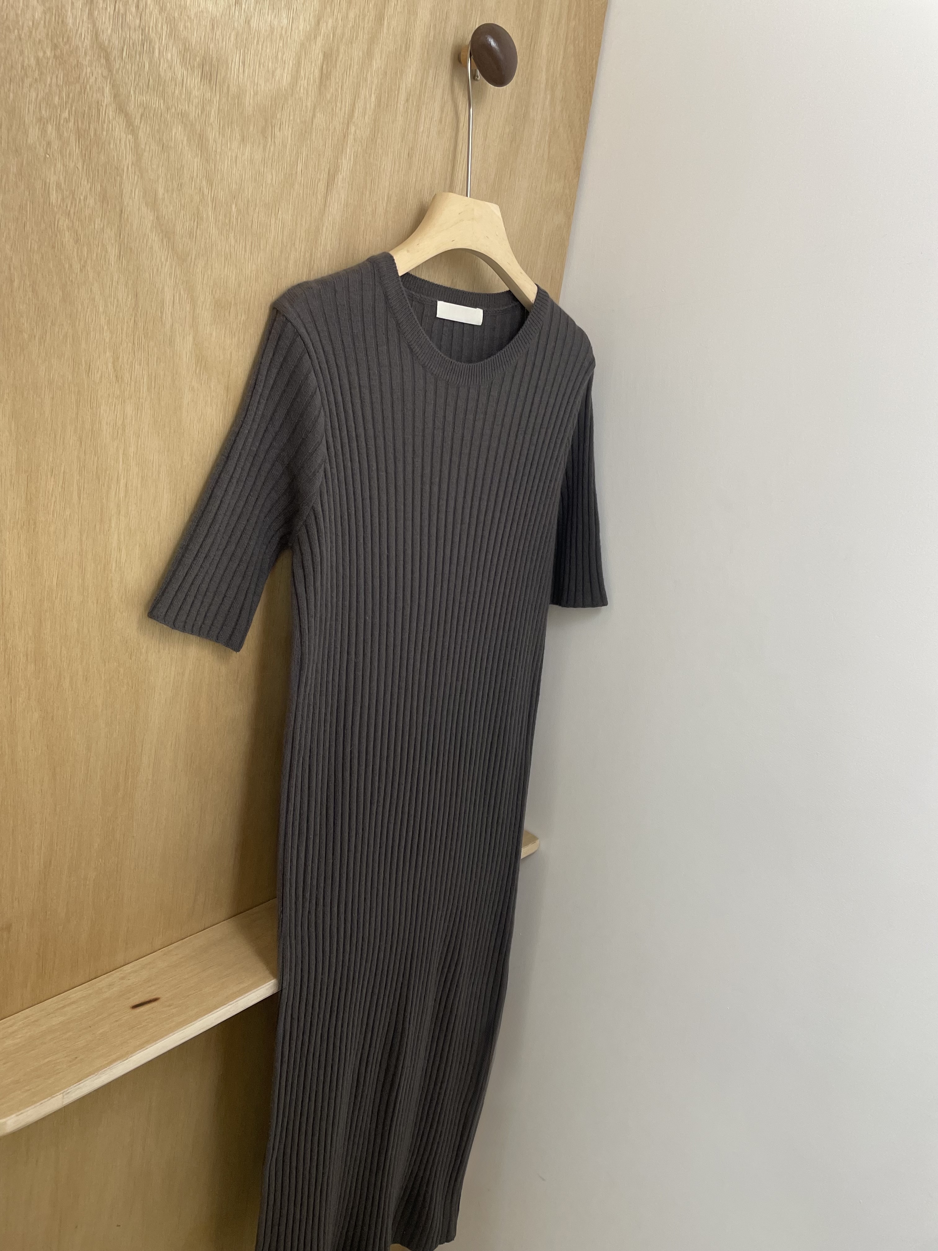 #228N652 帶來舒適的粗坑 羊毛針織長裙