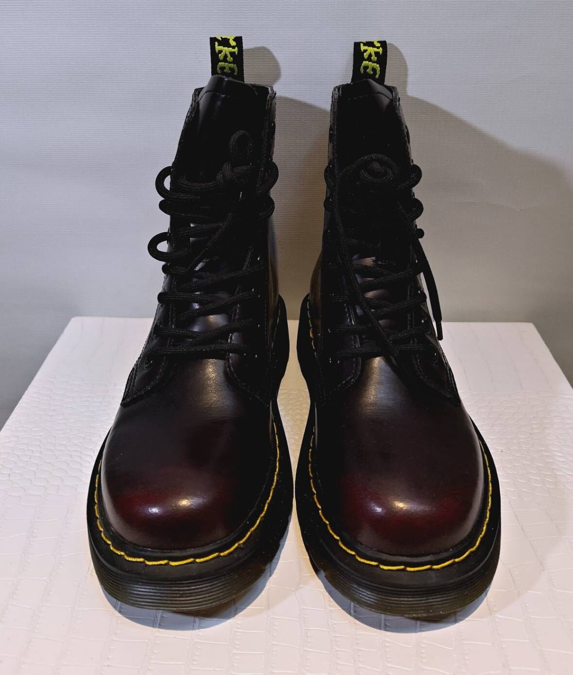 英倫復古擦色八孔繫帶馬汀靴 38碼 (S57)