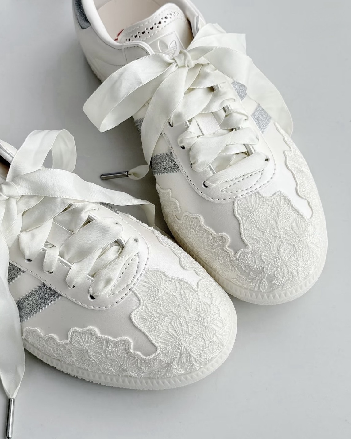 ADIDAS originals SAMBA OG 緞面蕾絲 珠光白