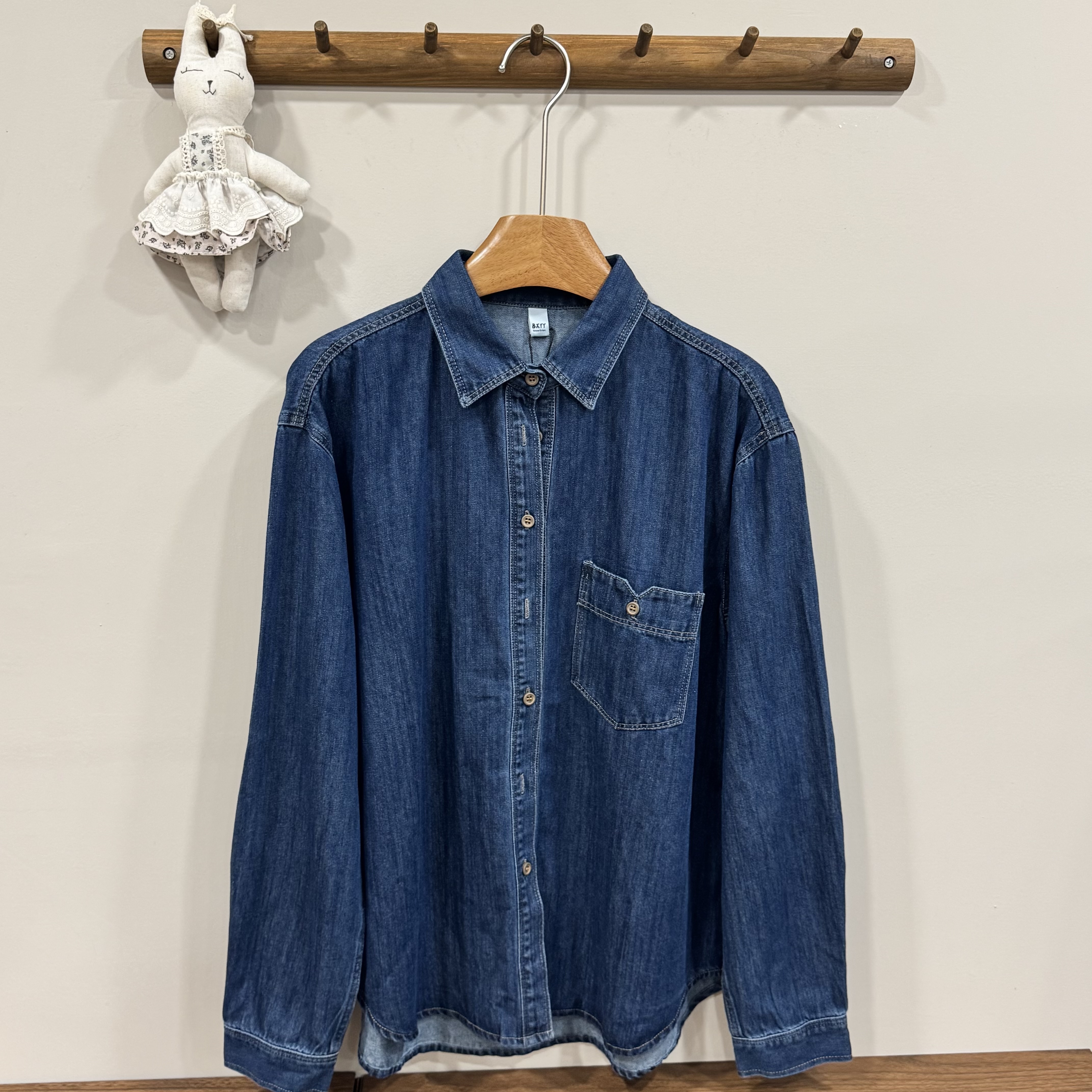 W00112鈕扣口袋牛仔襯衫