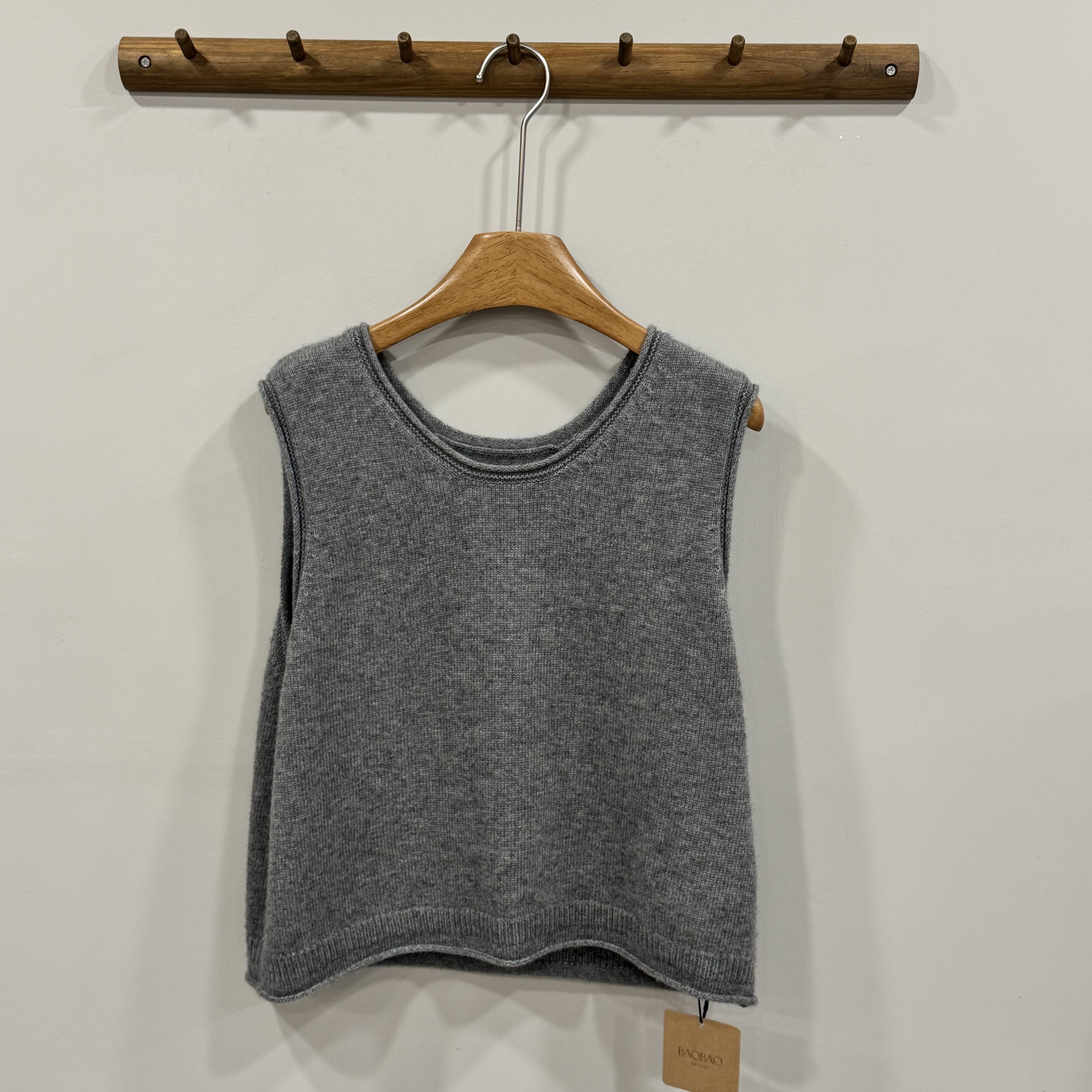 W00134山羊絨背心