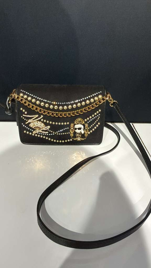 VM002 Karl lagerfiled 黑色魔鏡老佛爺金銀襟章幼帶Crossbody bag 19x13cm