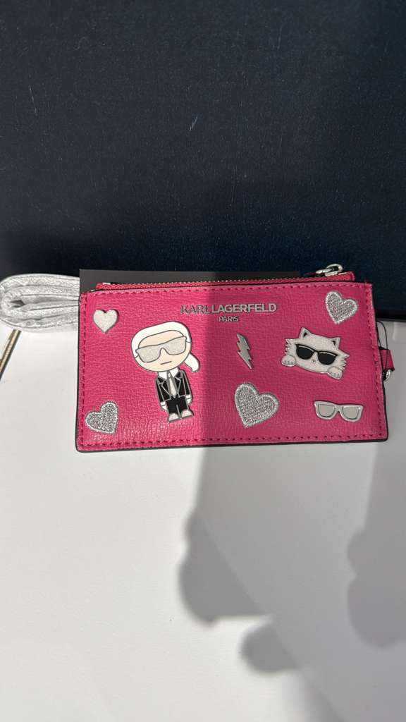 VM015 Karl lagerfiled 桃粉色滿被小襟章拉鏈卡包