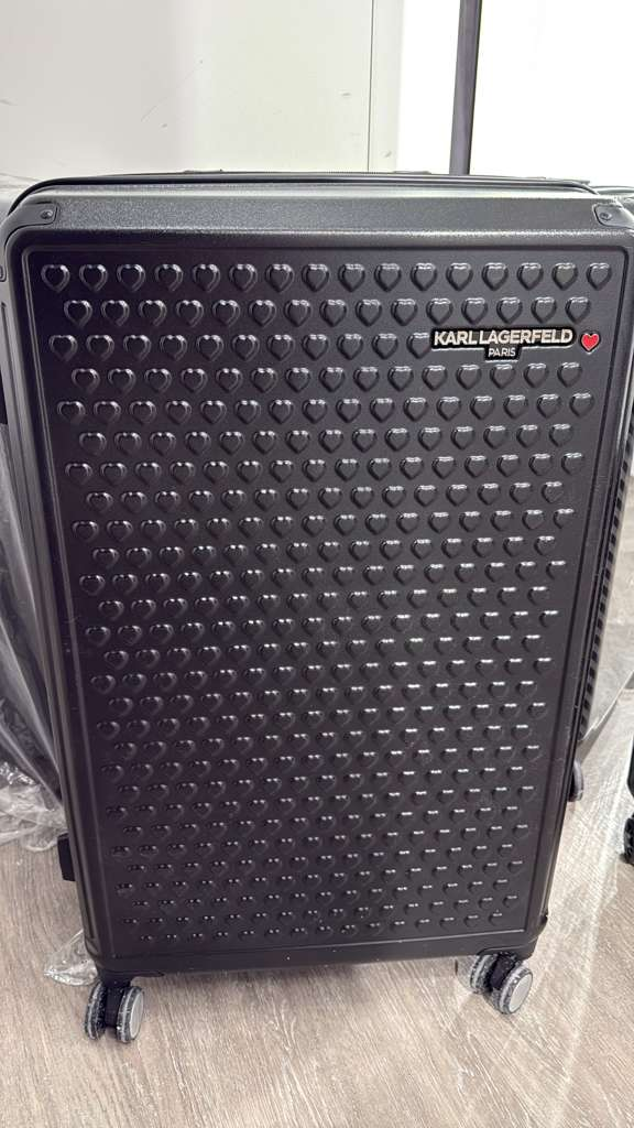 VM017 Karl lagerfiled 黑色滿版立體心心行李箱 68Lx45Wx27D