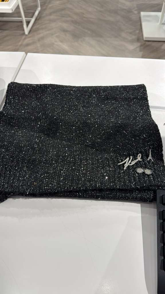 VM051 Karl lagerfeld 黑色閃閃圍巾 184x36CM