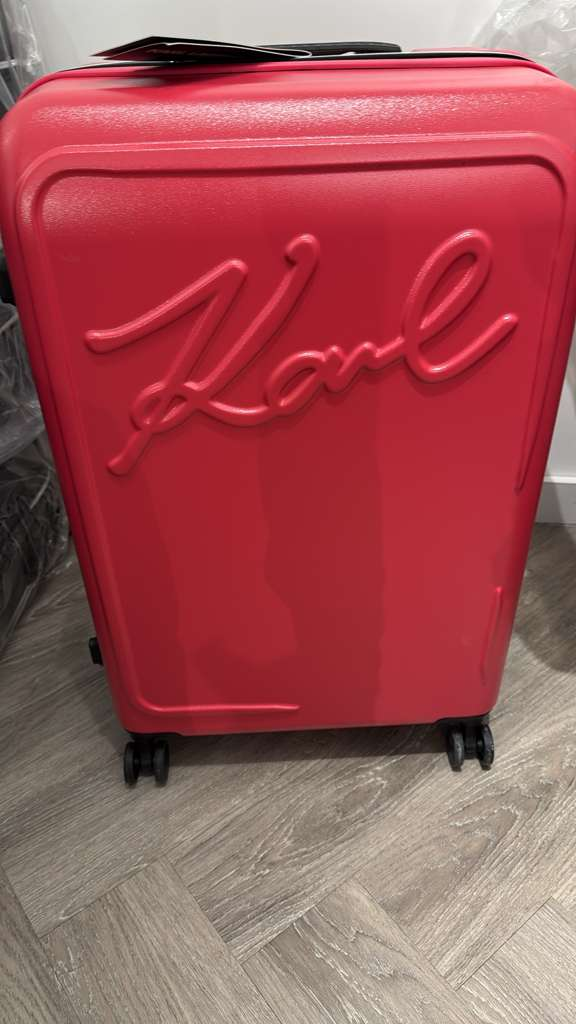 VM020 Karl lagerfiled 紅色立體凸字logo行李箱 68Lx45Wx27D