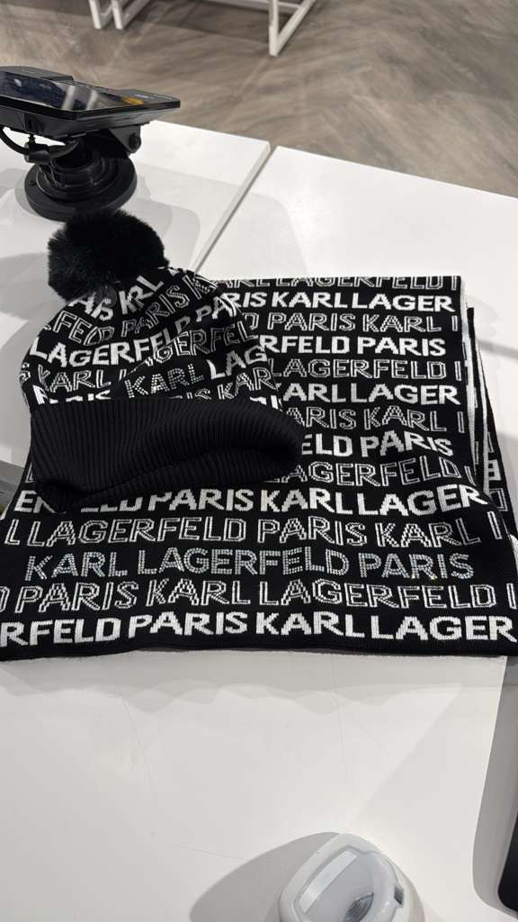 VM049 Karl lagerfeld 黑色滿版文字LOGO 208x36CM