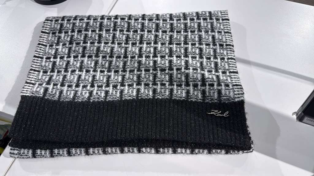 VM048 Karl lagerfeld  黑白格仔圍巾 190x40CM