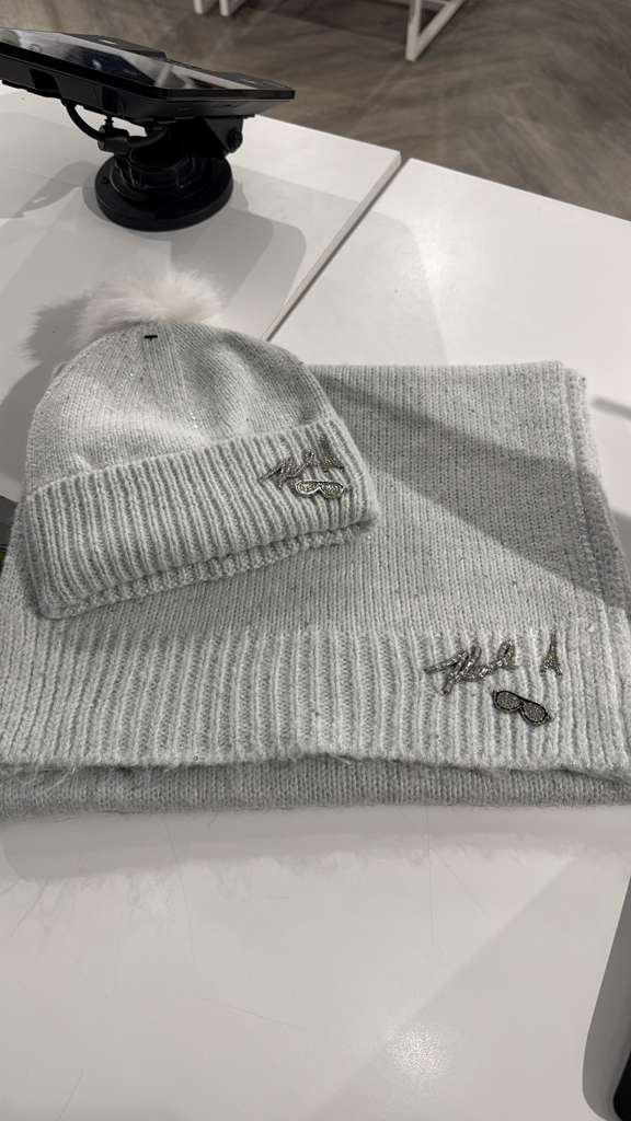 VM047 Karl lagerfeld 灰色配小銀襟章