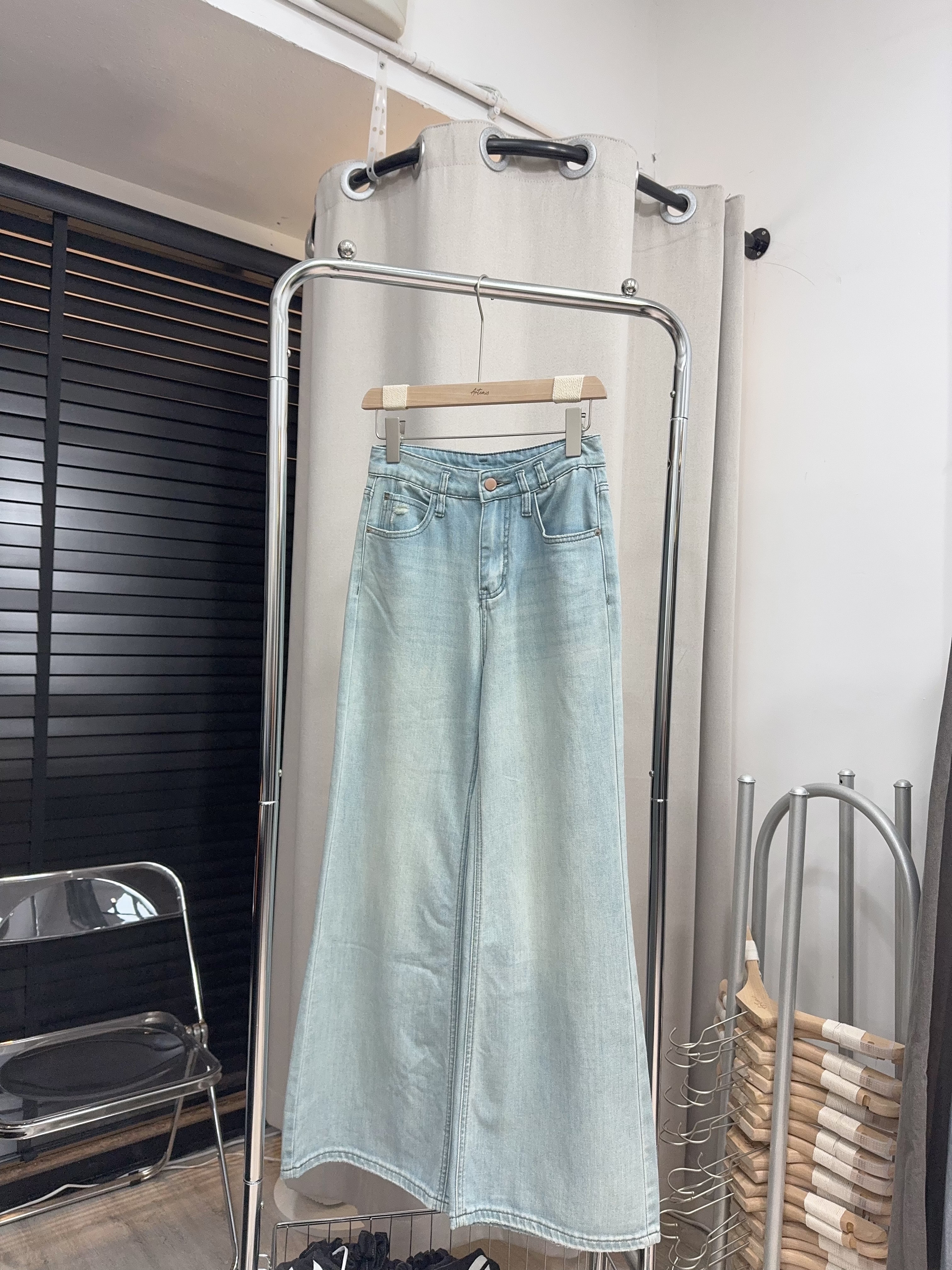 洗水淺藍色牛仔褲（M）