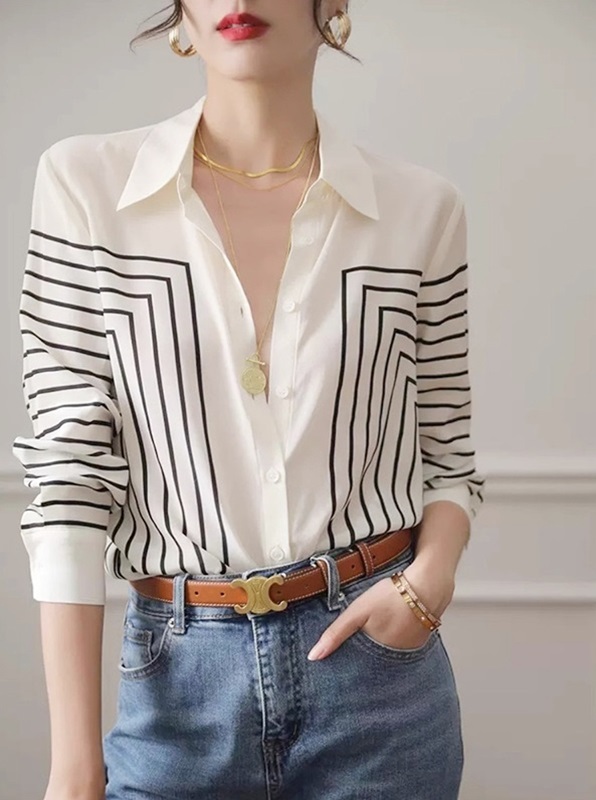 條紋設計翻領襯衫 米白