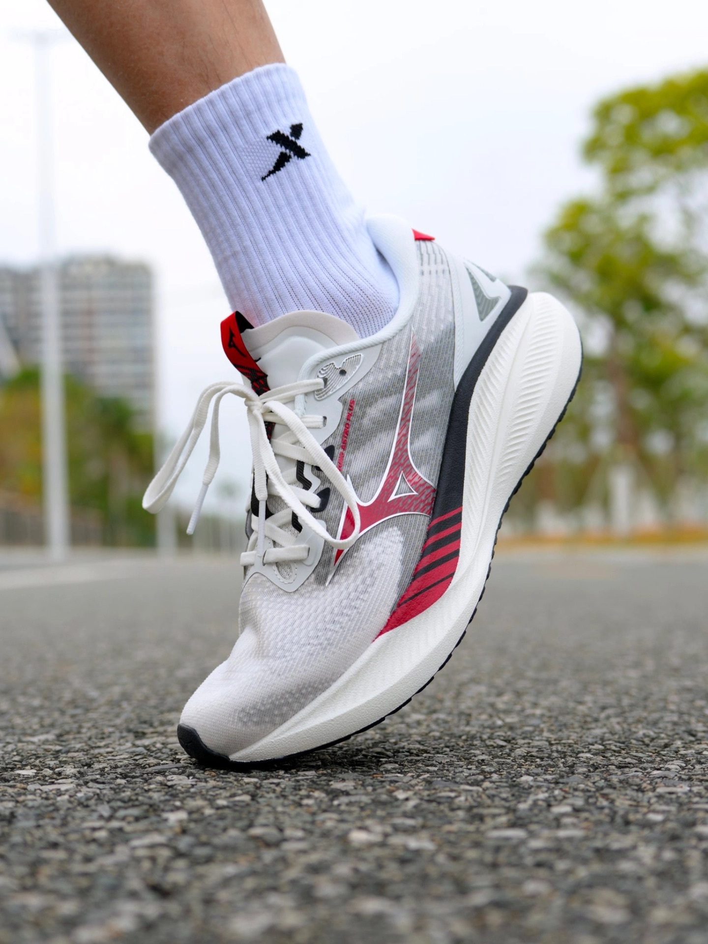 代購-Mizuno ASTRO PLUS 2 厚底 回彈 舒適 透氣 跑鞋 男女同款 香檳白紅 D1GH251110