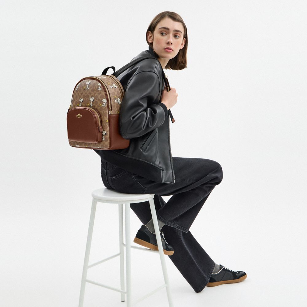 【Coach Outlet】Coach X Peanuts Court Backpack In Signature Canvas With Snoopy Print  咖