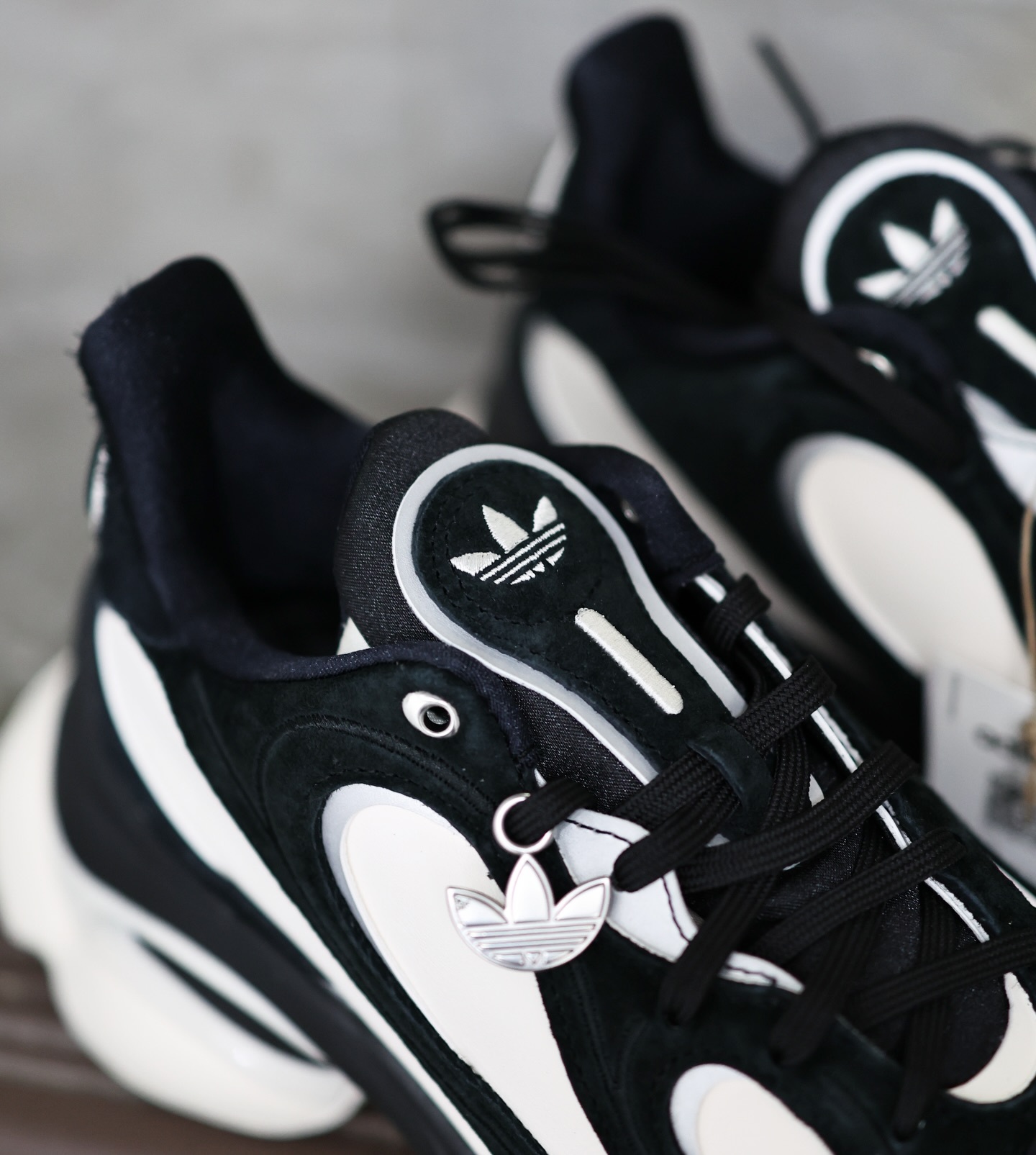 ADIDAS Originals OZVENUZ ODS 老爹鞋 白黑 (HQ2679)