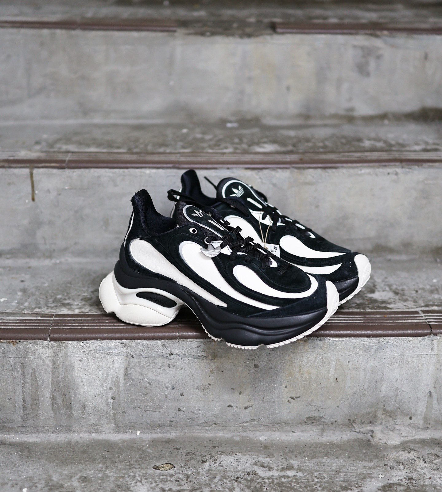 ADIDAS Originals OZVENUZ ODS 老爹鞋 白黑 (HQ2679)