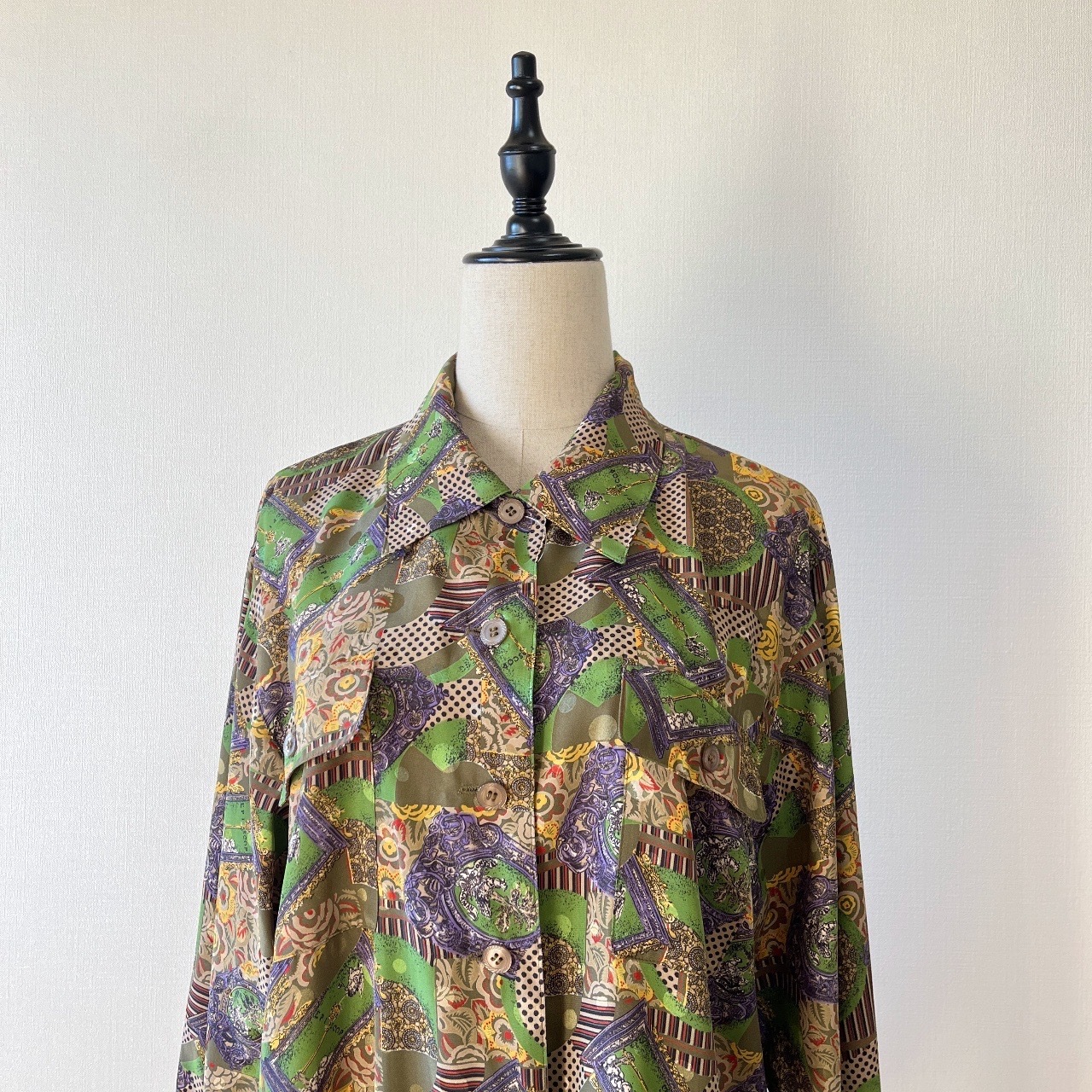 綠色和風古典飾品圖案上衣