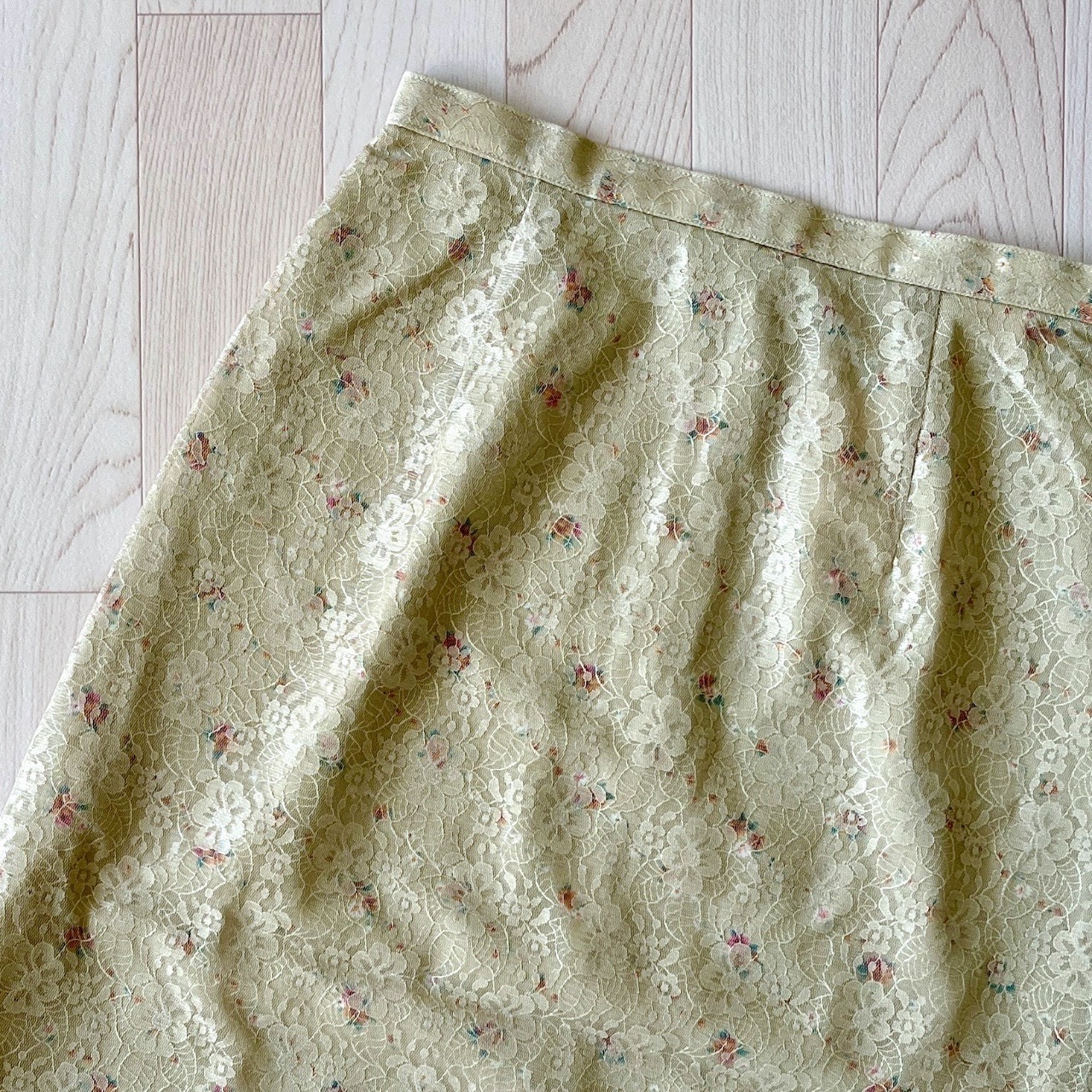 米色喱士碎花半裙