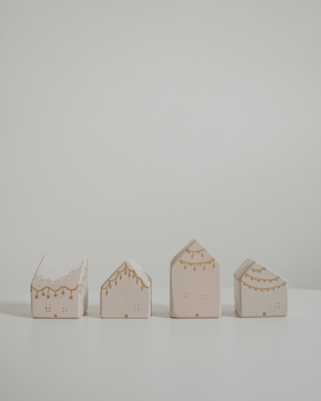 下雪的路堤村 - 村庄房子系列 | 回收木玩