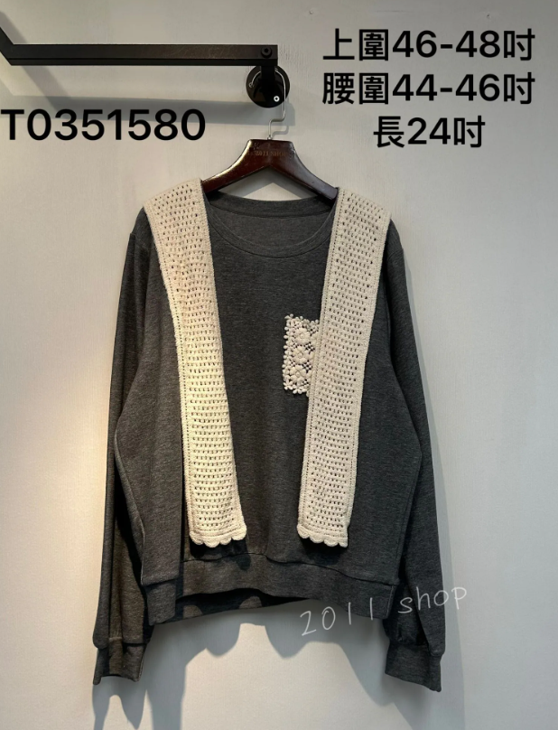 圓領刺繡花連鏤空披肩TOP  上圍46-48吋 腰圍44-46吋 長24吋  T0351580