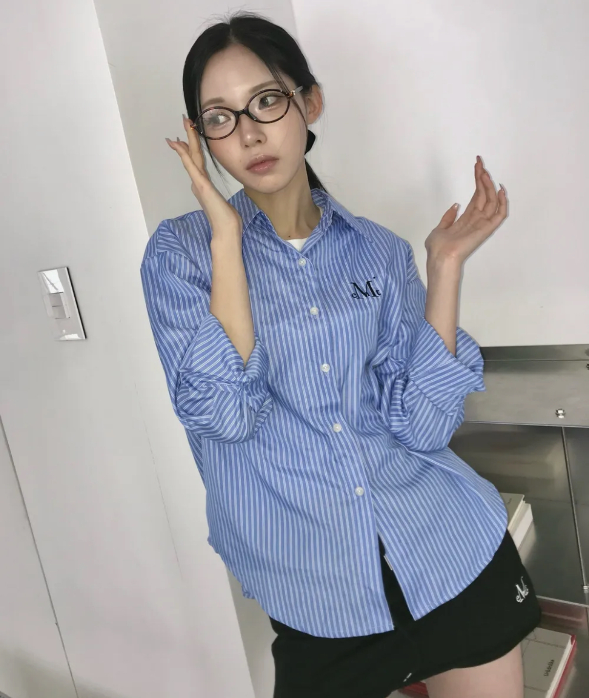 韓國🇰🇷連線 MUCENT 刺繡小Logo直條紋襯衫 寬鬆 落肩 男友風 3色(任買兩件7-11免運)/預購