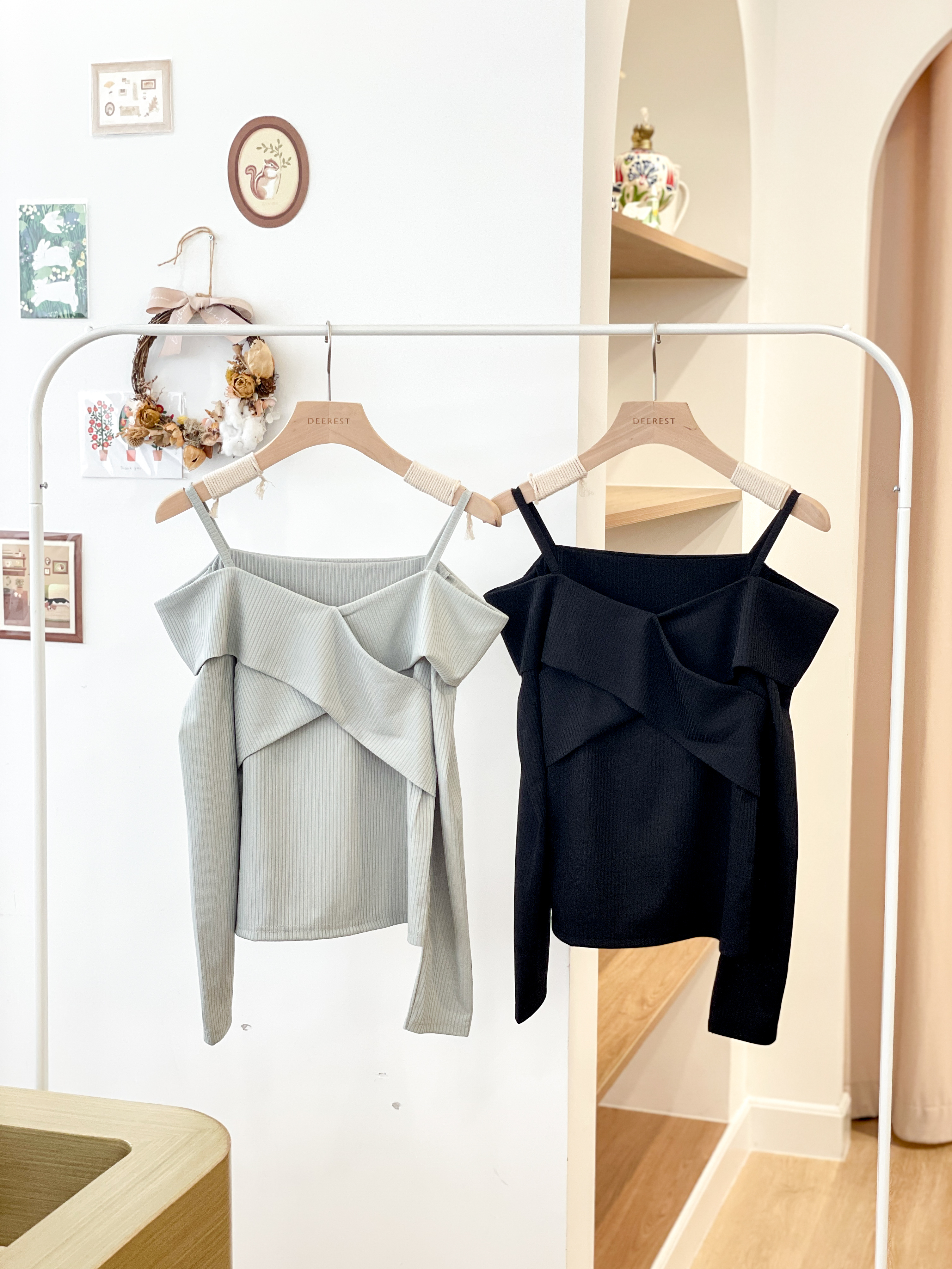 T1471 Mint Twist Knot Top