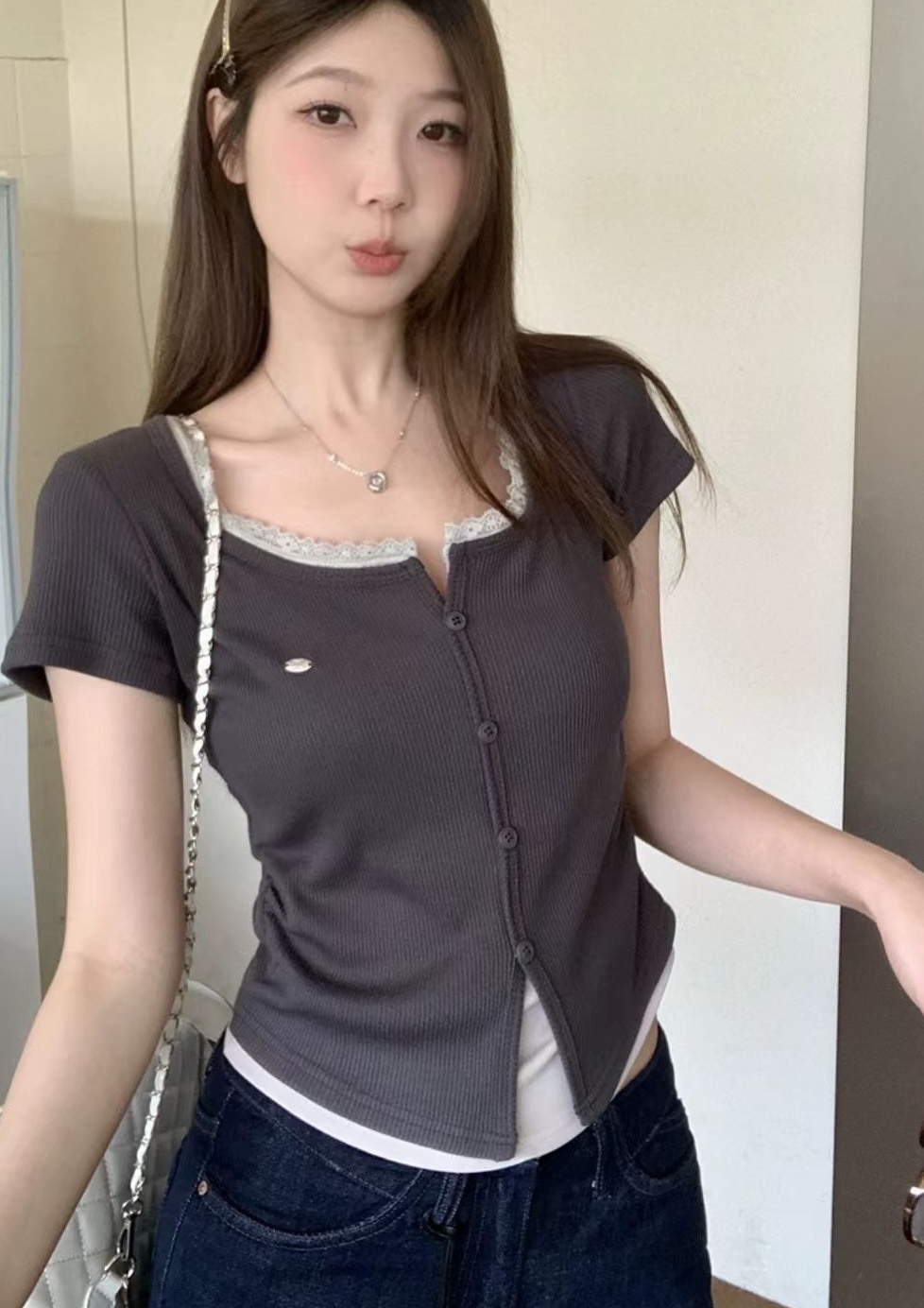 小鐵牌蕾絲花扭釦棉質衣