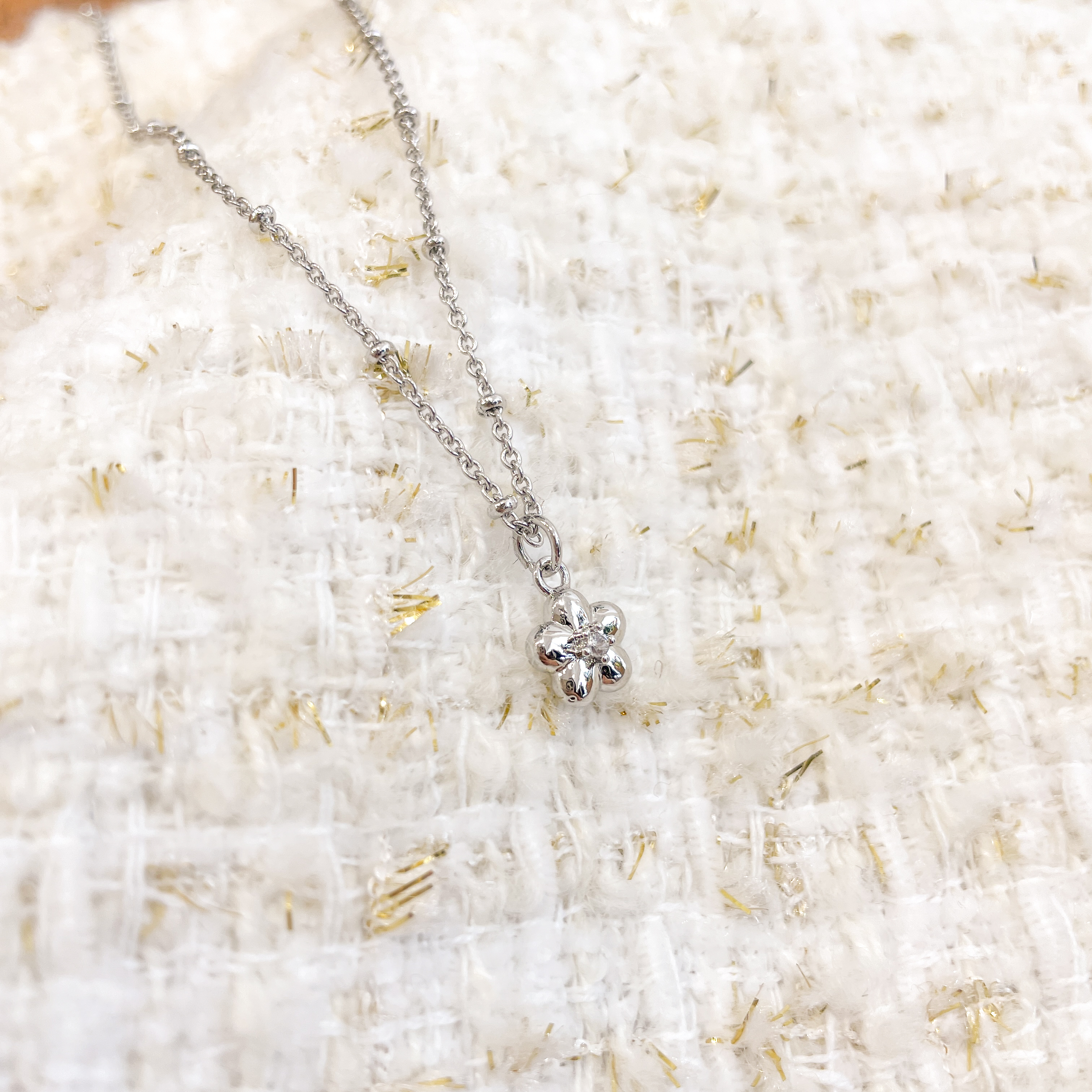 AC181 Flower Silvery Necklace
