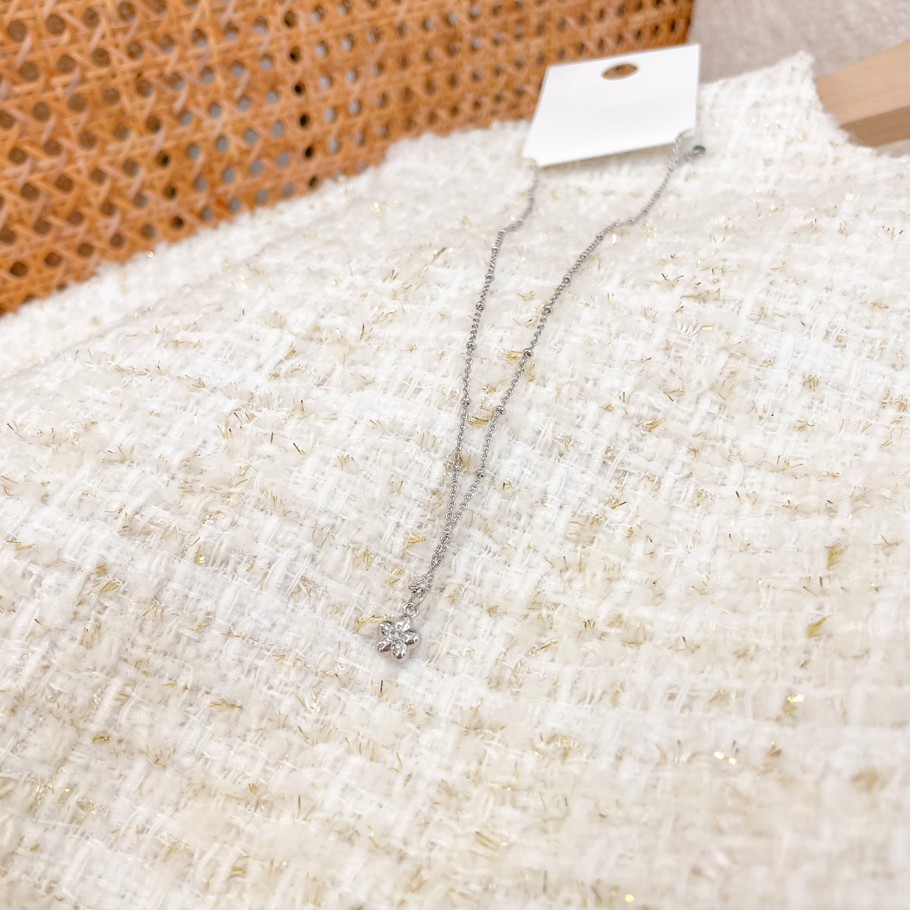 AC181 Flower Silvery Necklace