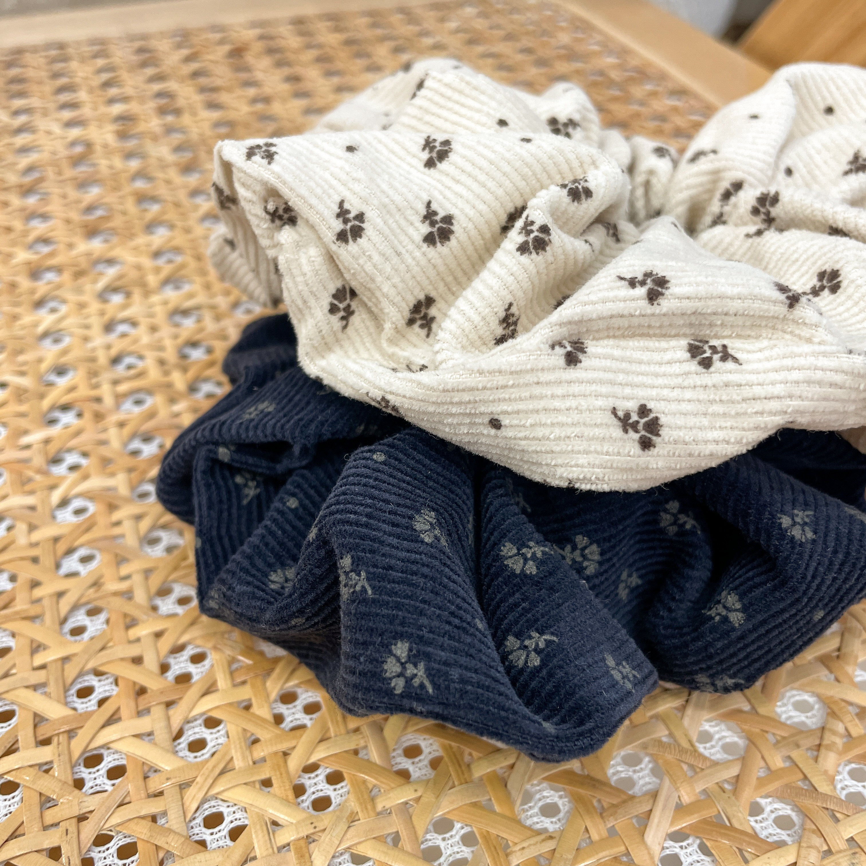 AC180 Lily Garden Scrunchies