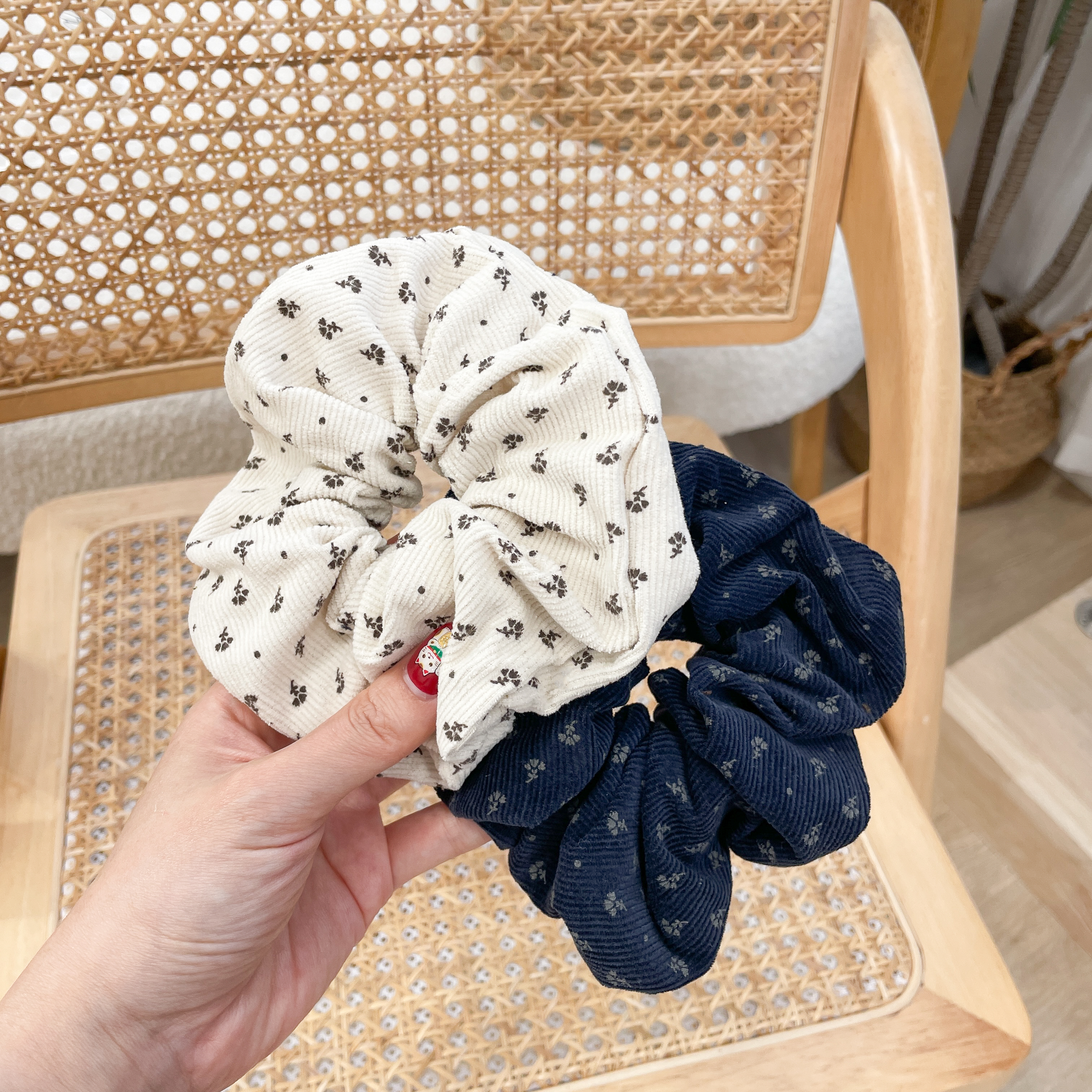 AC180 Lily Garden Scrunchies
