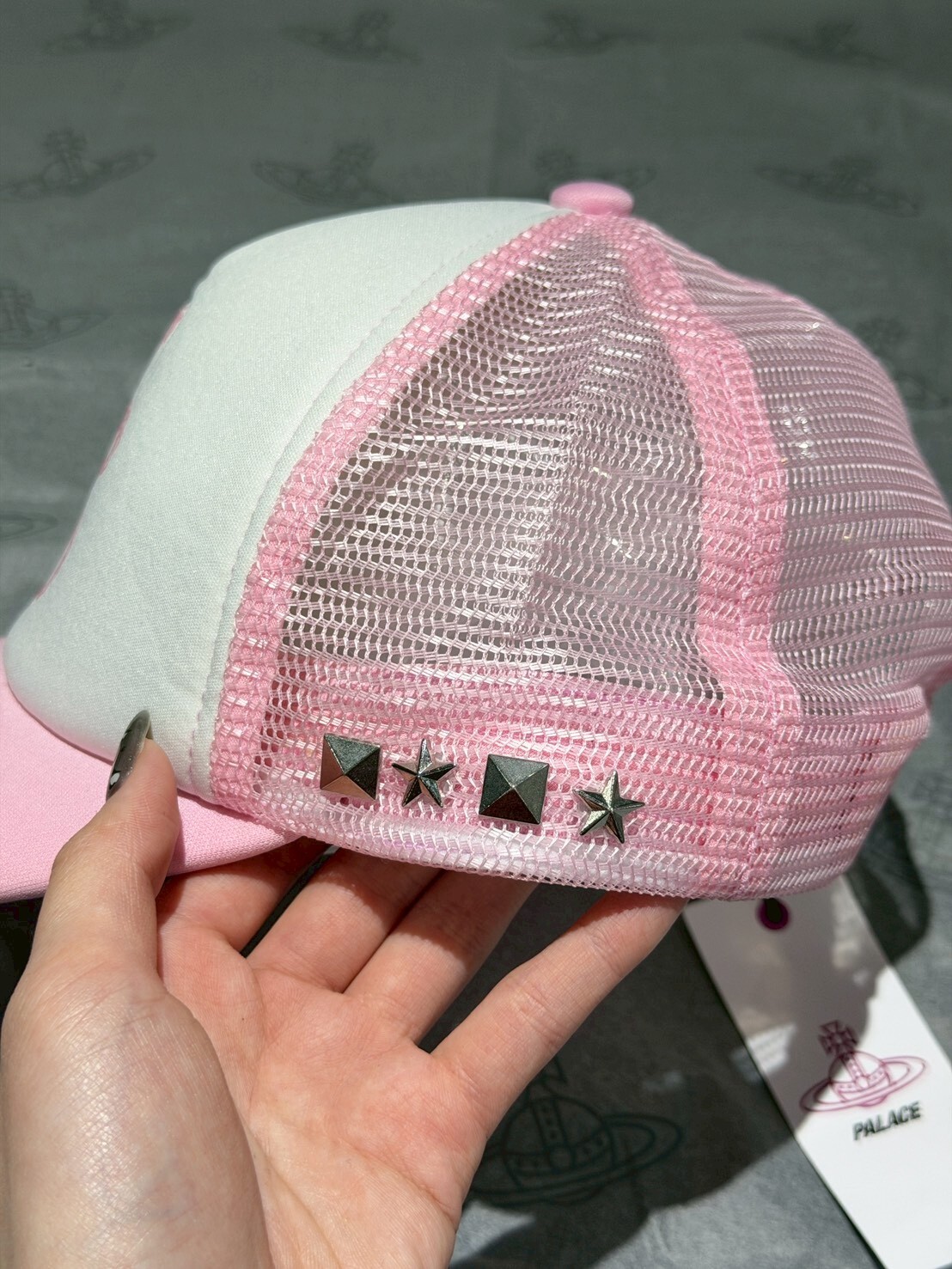 PALACE X VIVIENNE WESTWOOD 聯名限定 刺繡土星Logo 金屬星星 粉色熊熊卡車帽 網帽