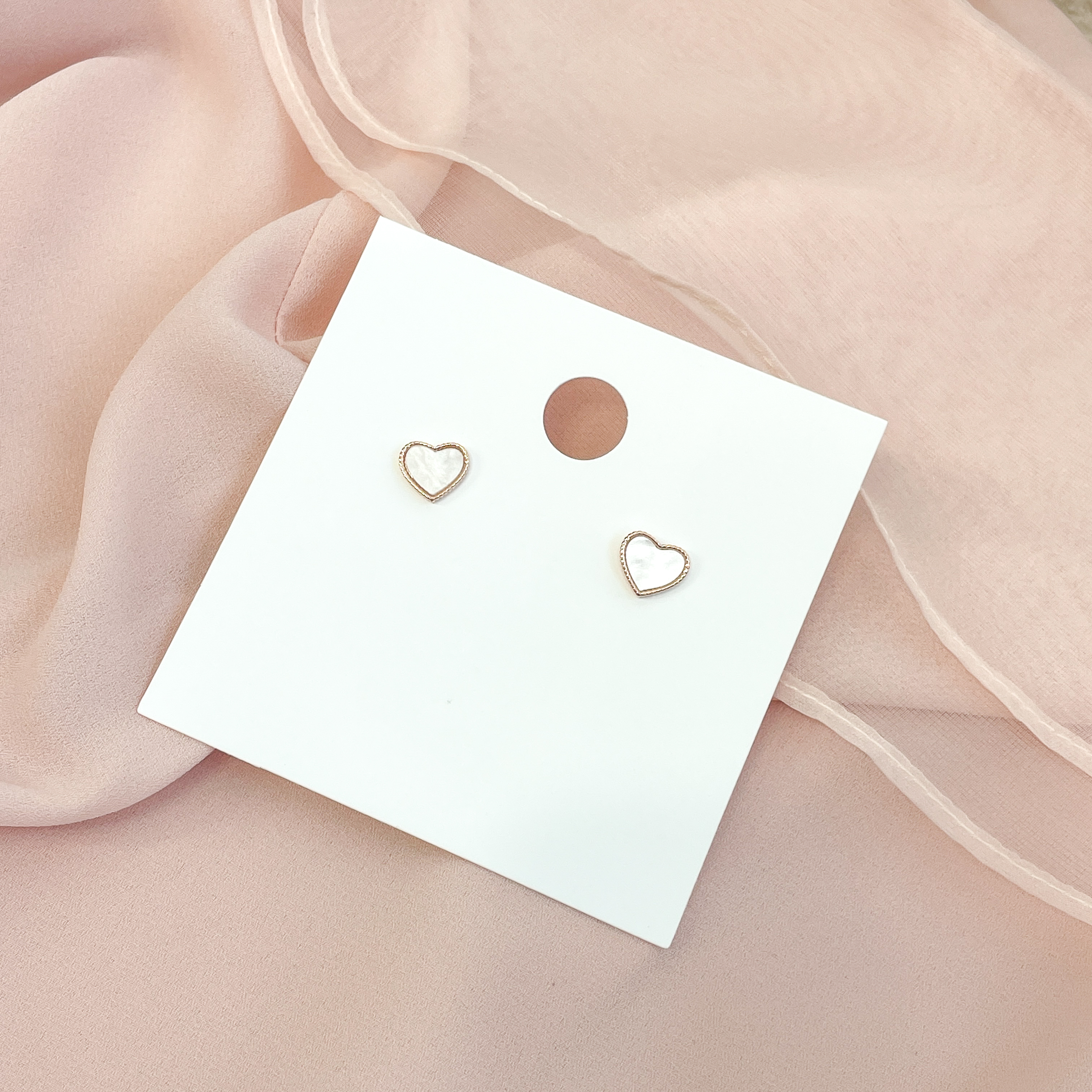 AC178 Minimal Heart Earrings