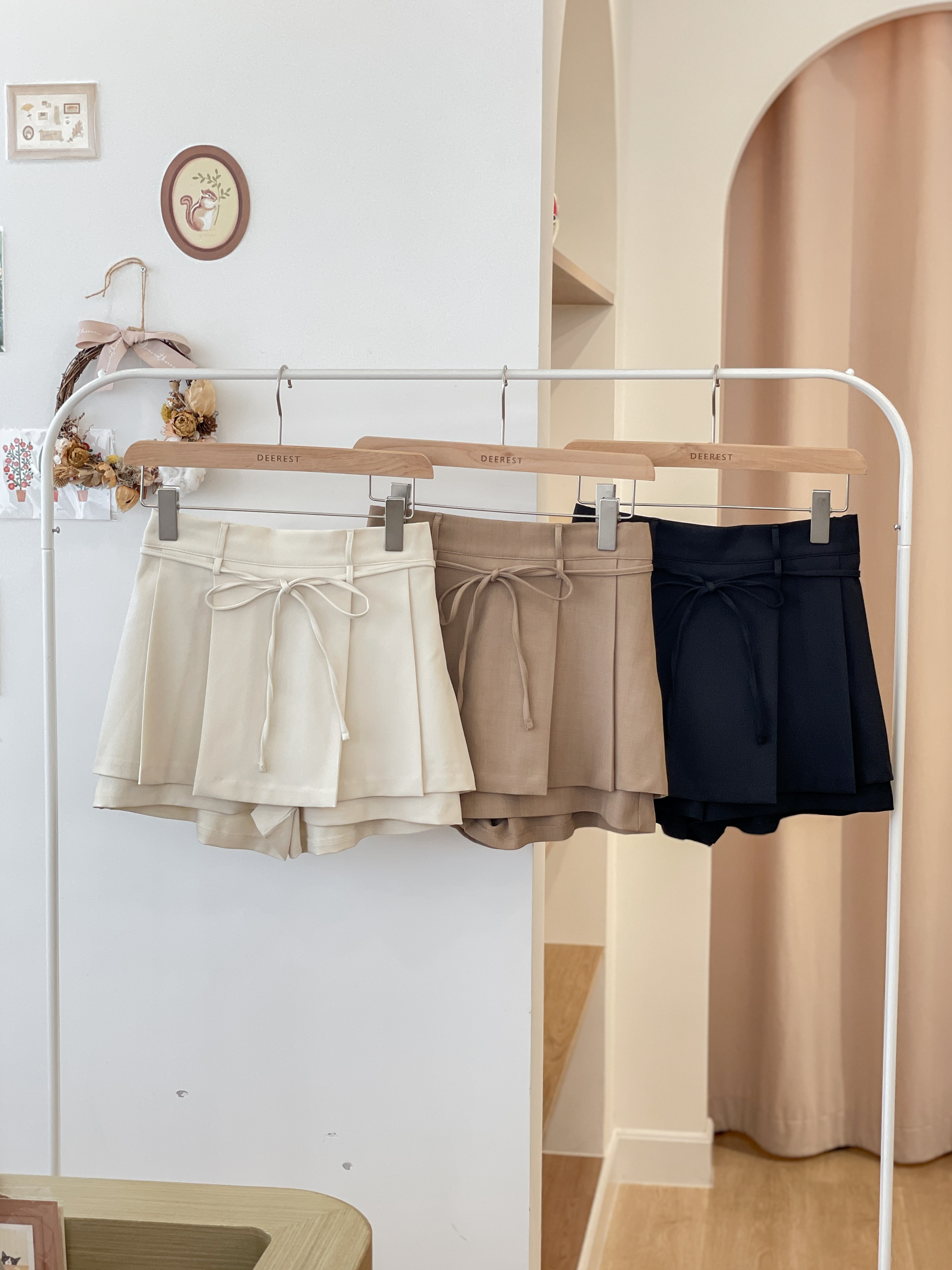 JEAN202 Hazel Wood Pleated Shorts