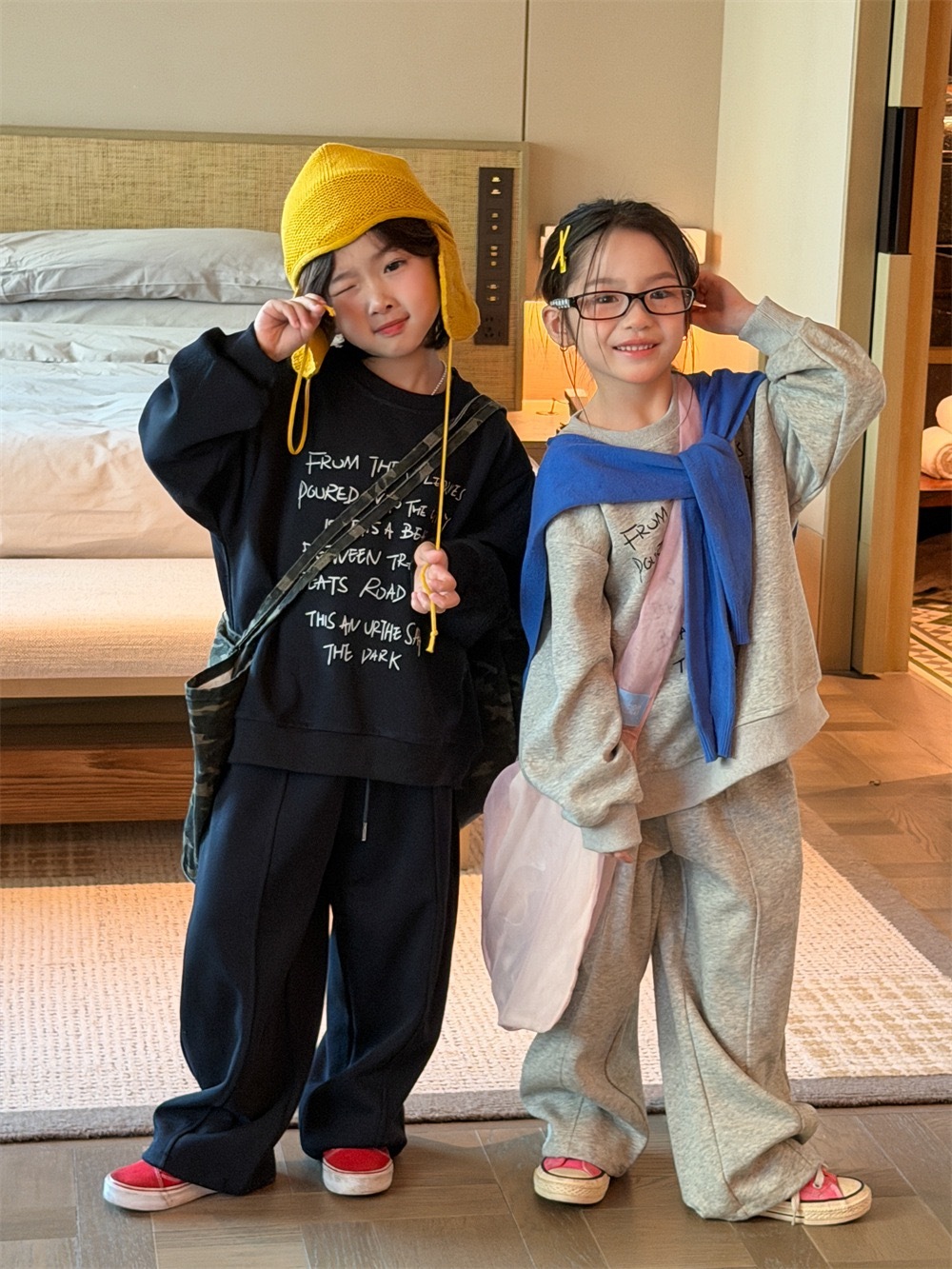 不分男女ᝰ    春季滿版字母運動套裝    ＊上衣 + 褲子