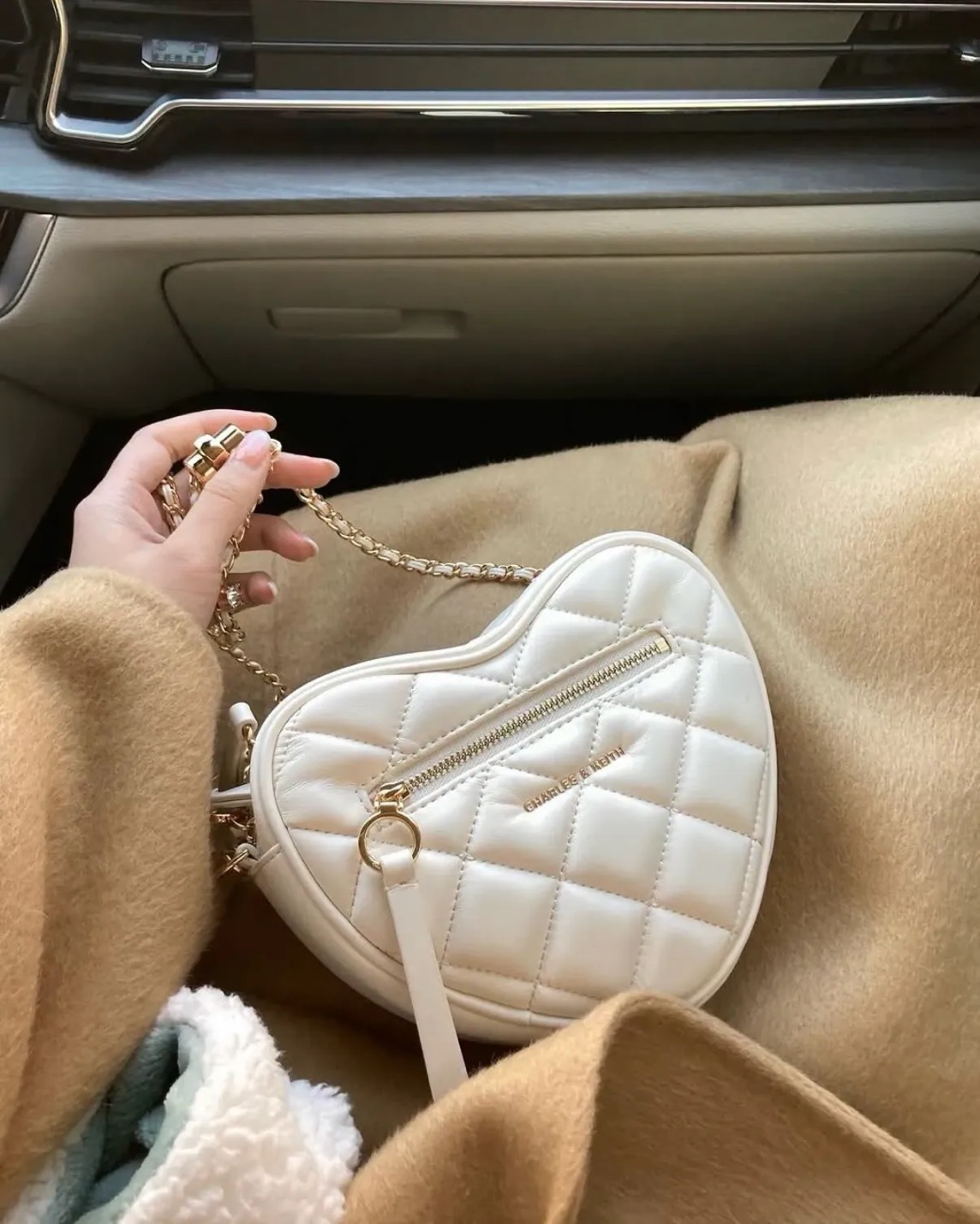 CHARLES & KEITH 小CK PAPUTO 絎縫愛心 鏈條包 五色