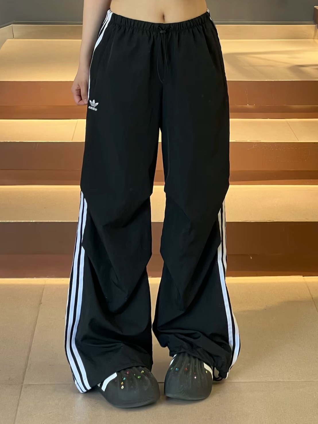 ADIDAS ORIGINALS 傘兵褲