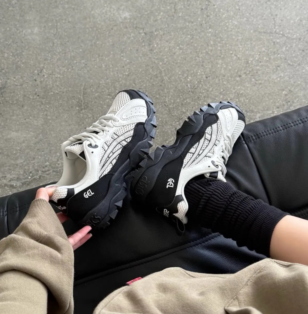 ASICS 亞瑟士 GEL-TRUCK 灰黑色 厚底 復古 慢跑鞋