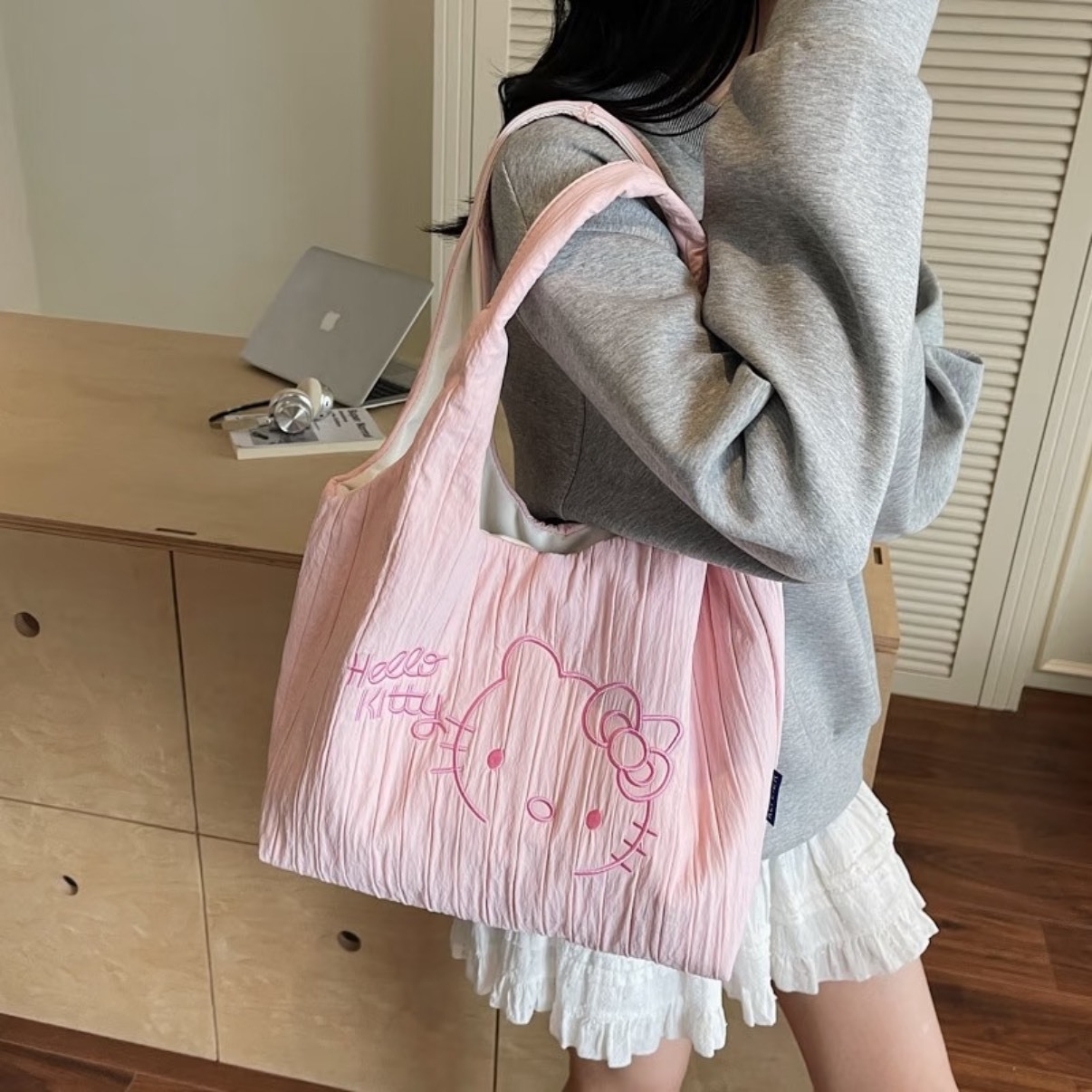 正版授權 HELLOKITTY 褶皺 刺繡 大容量 托特包