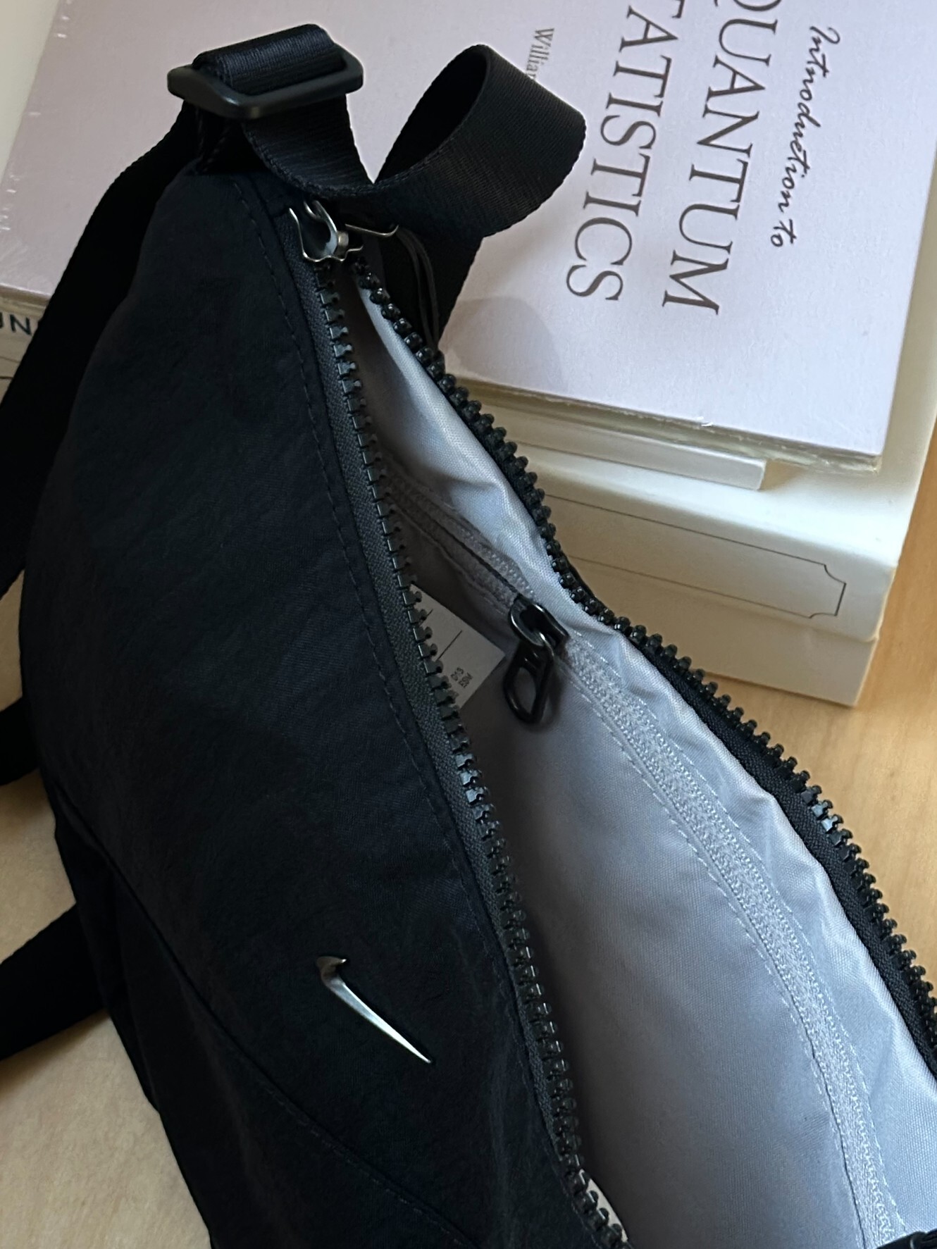 Nike Aura Crescent Crssbdy 斜背 半月包 腰包 抗撕裂尼龍布 粉 黑 紅