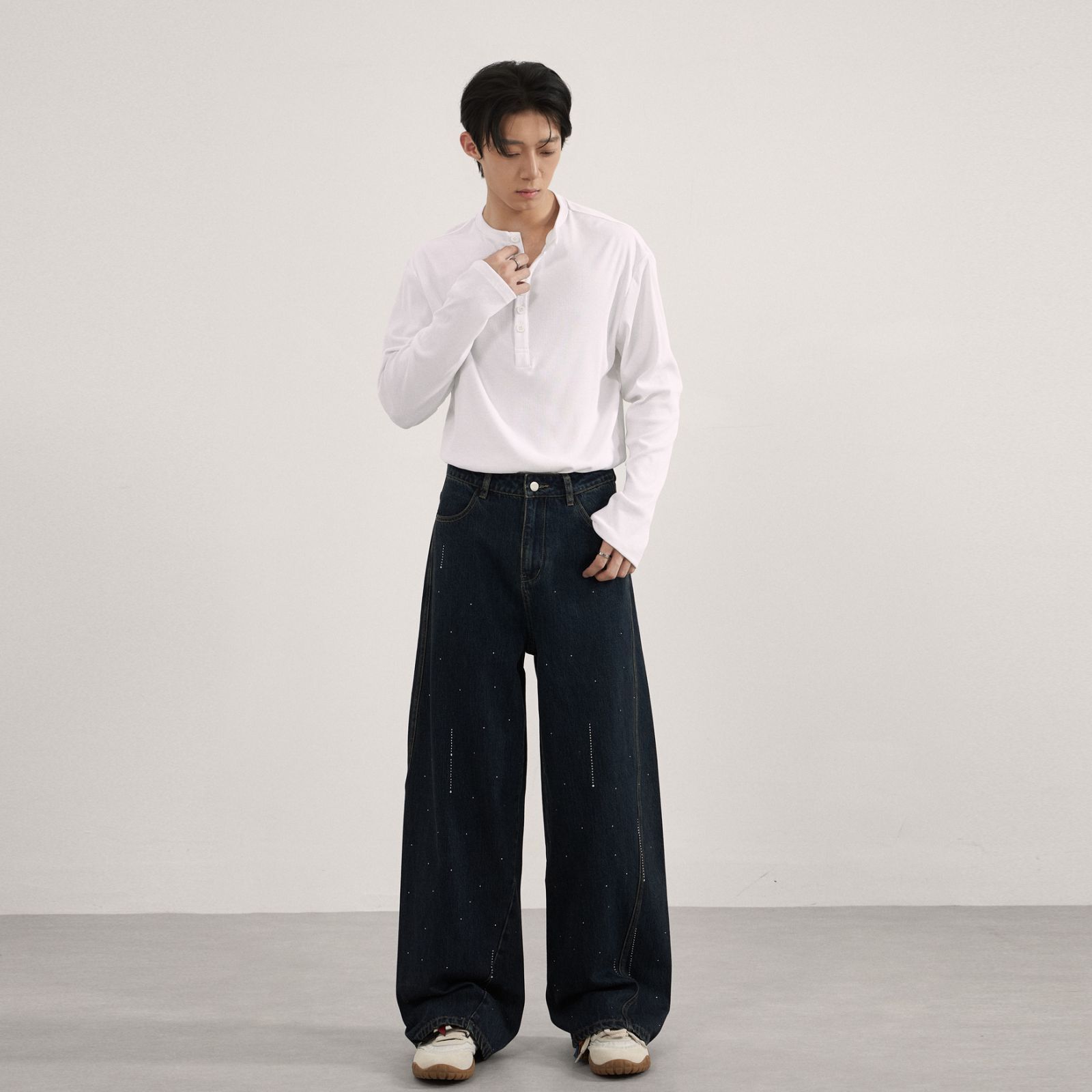 - SIMPLEACTION - 美式復古燙鑽彎刀牛仔褲