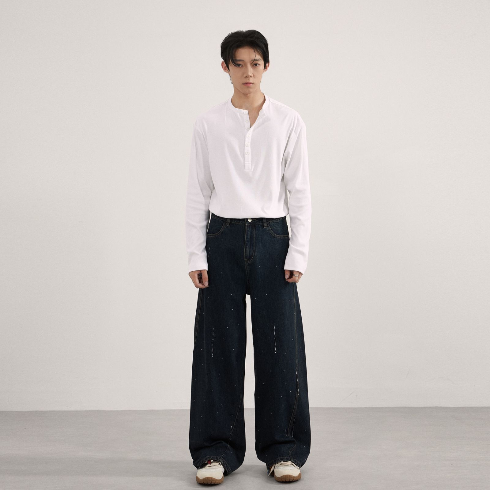 - SIMPLEACTION - 美式復古燙鑽彎刀牛仔褲