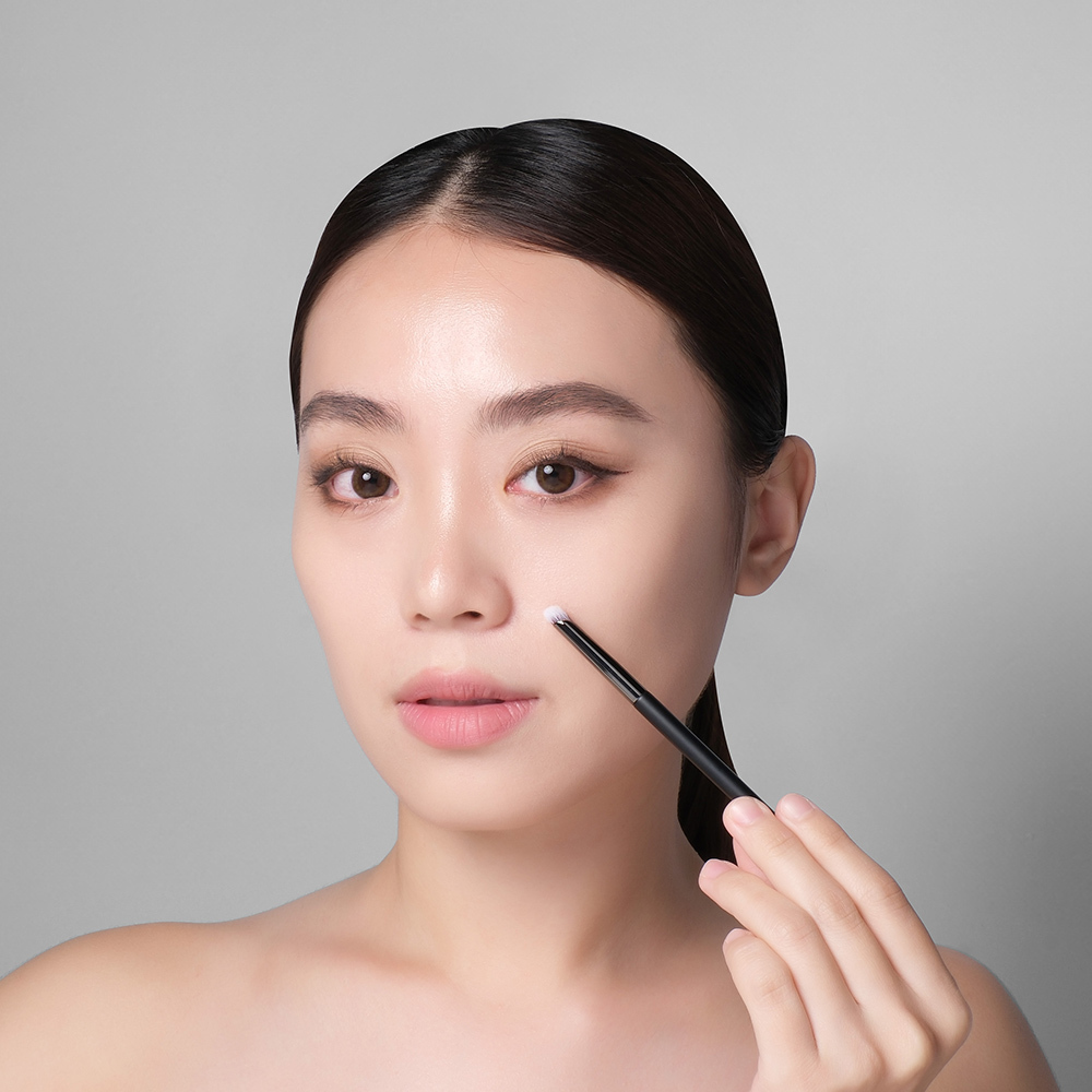 現 貨 ｜SOLONE 迷你指腹遮瑕刷 / F19