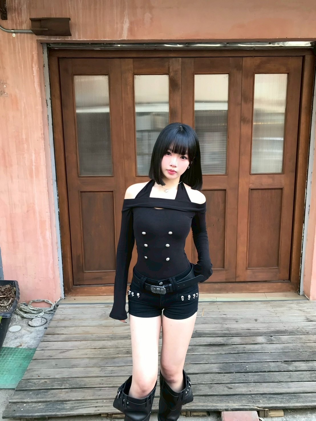 絕對姊感💋 一字領鏤空掛脖 收腰上衣2colors